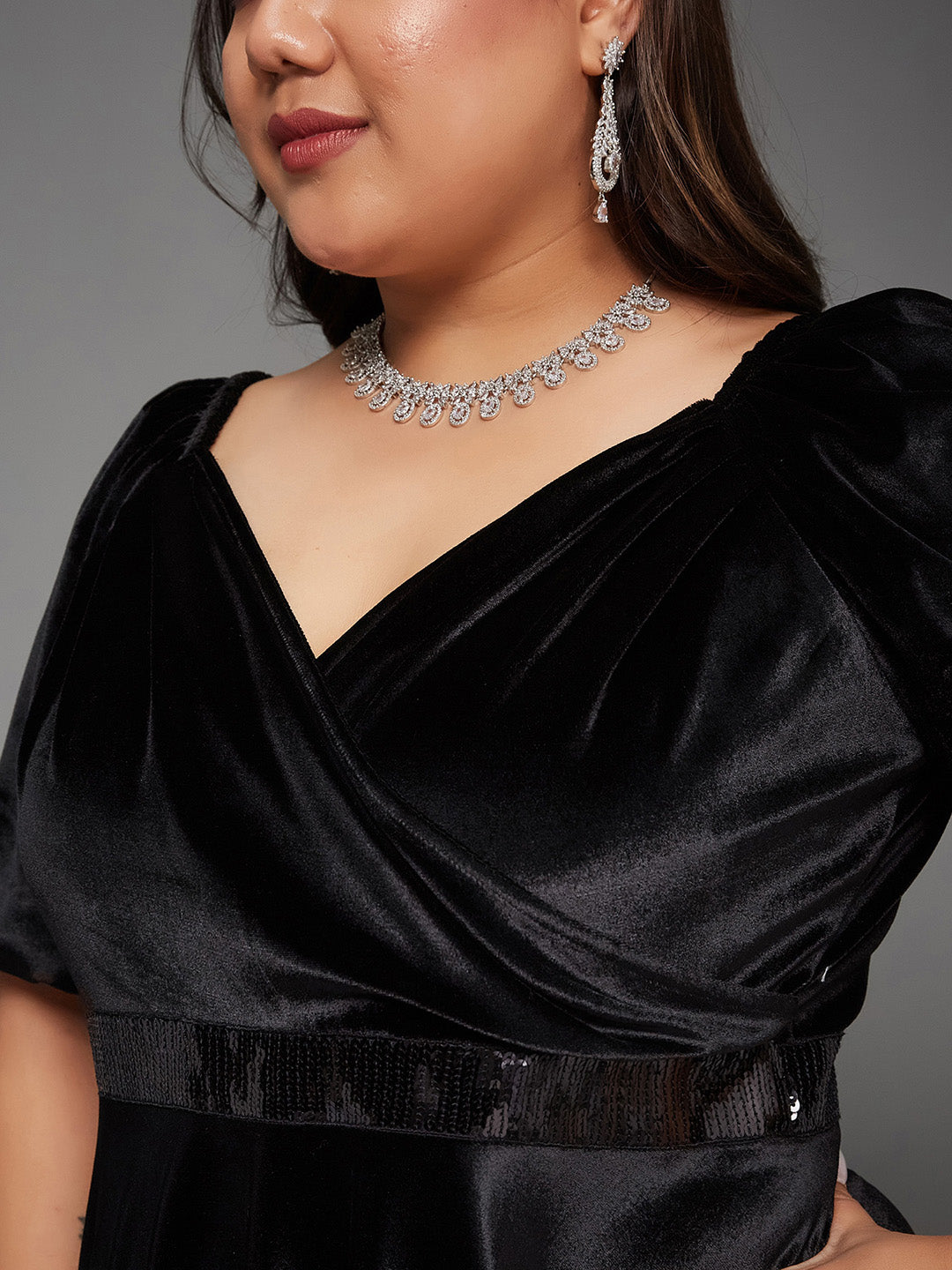 Body Bliss Black Solid Fit & Flare Midi Velvet Dress