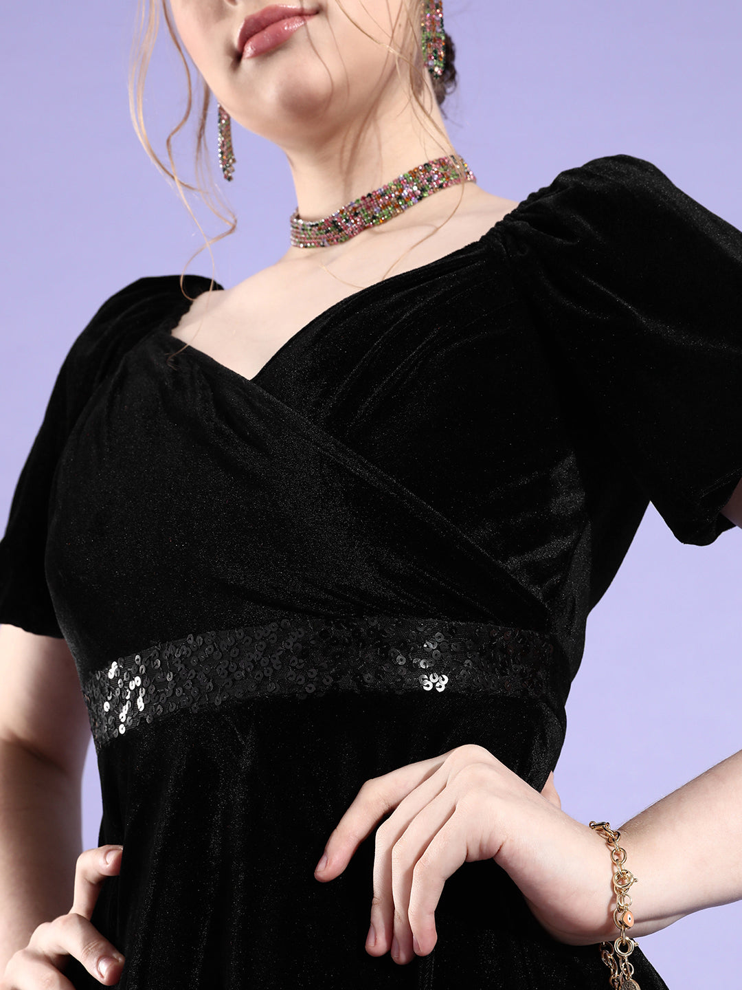 Women's Black Sweetheart Neck Half Sleeve Solid Fit & Flare Midi Velvet Dress