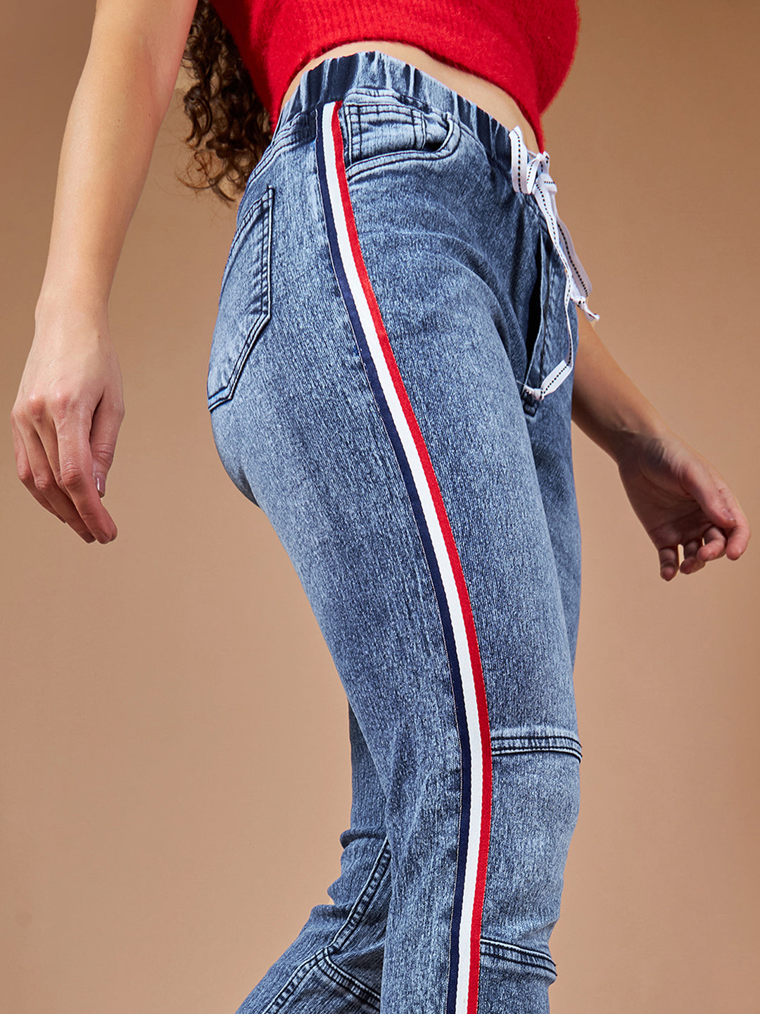 Women's Blue Relaxed Fit Mid Rise Regular Length Multicolor Twill Tape Detailing Denim Stretchable Jogger Pants