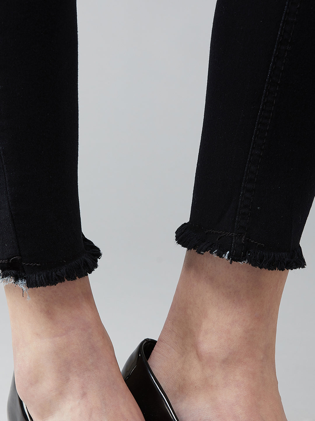 24/7 Comfort Black Skinny High-Rise Cropped Fringed Hemline Stretchable Denim Jeans