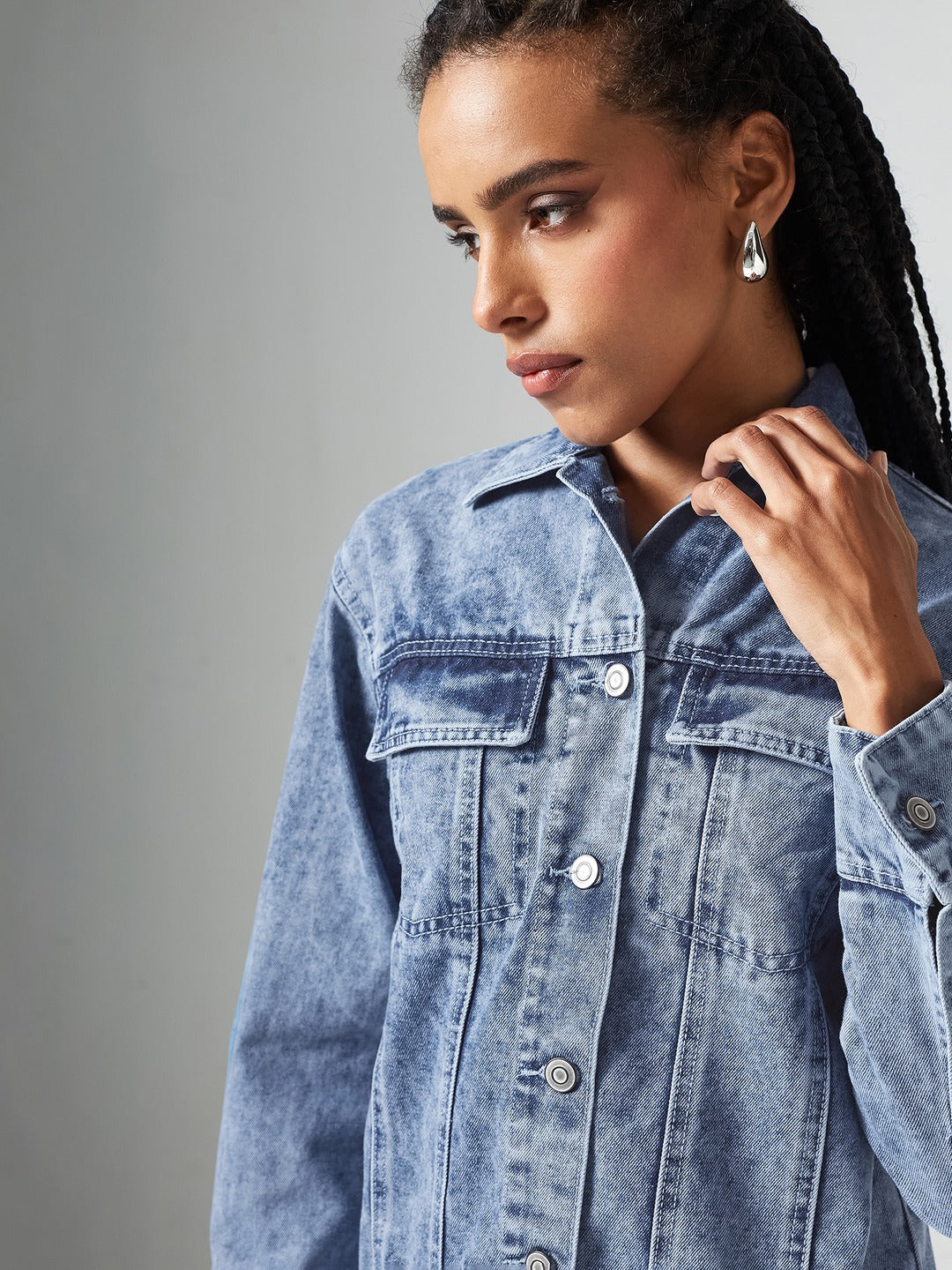 Light Blue Collared Full Sleeve Solid Classic Regular Length Denim Jacket for Women