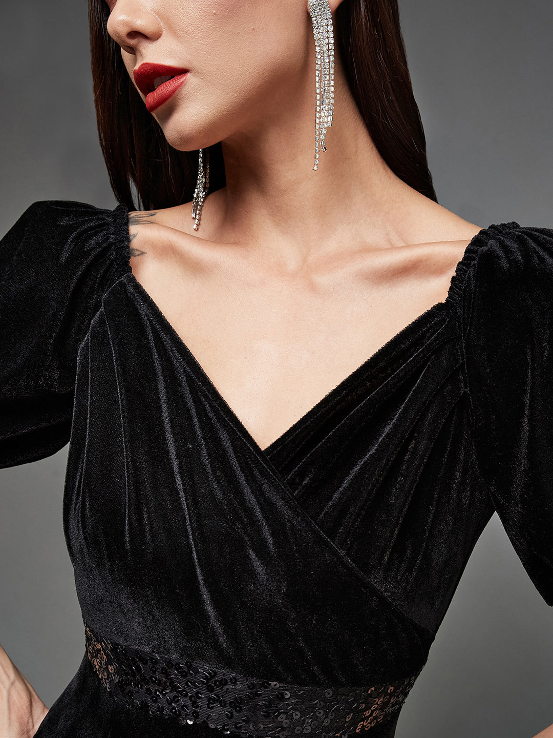 Women's Black Sweetheart Neck Half Sleeve Solid Fit & Flare Midi Velvet Dress
