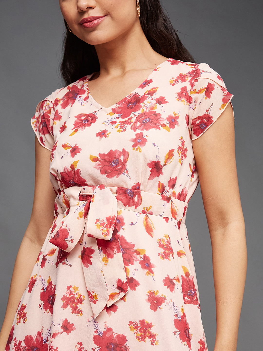 Women's Multicolored-Base-Light Pink V-Neck Short Sleeved Floral Pleated Midi Dress