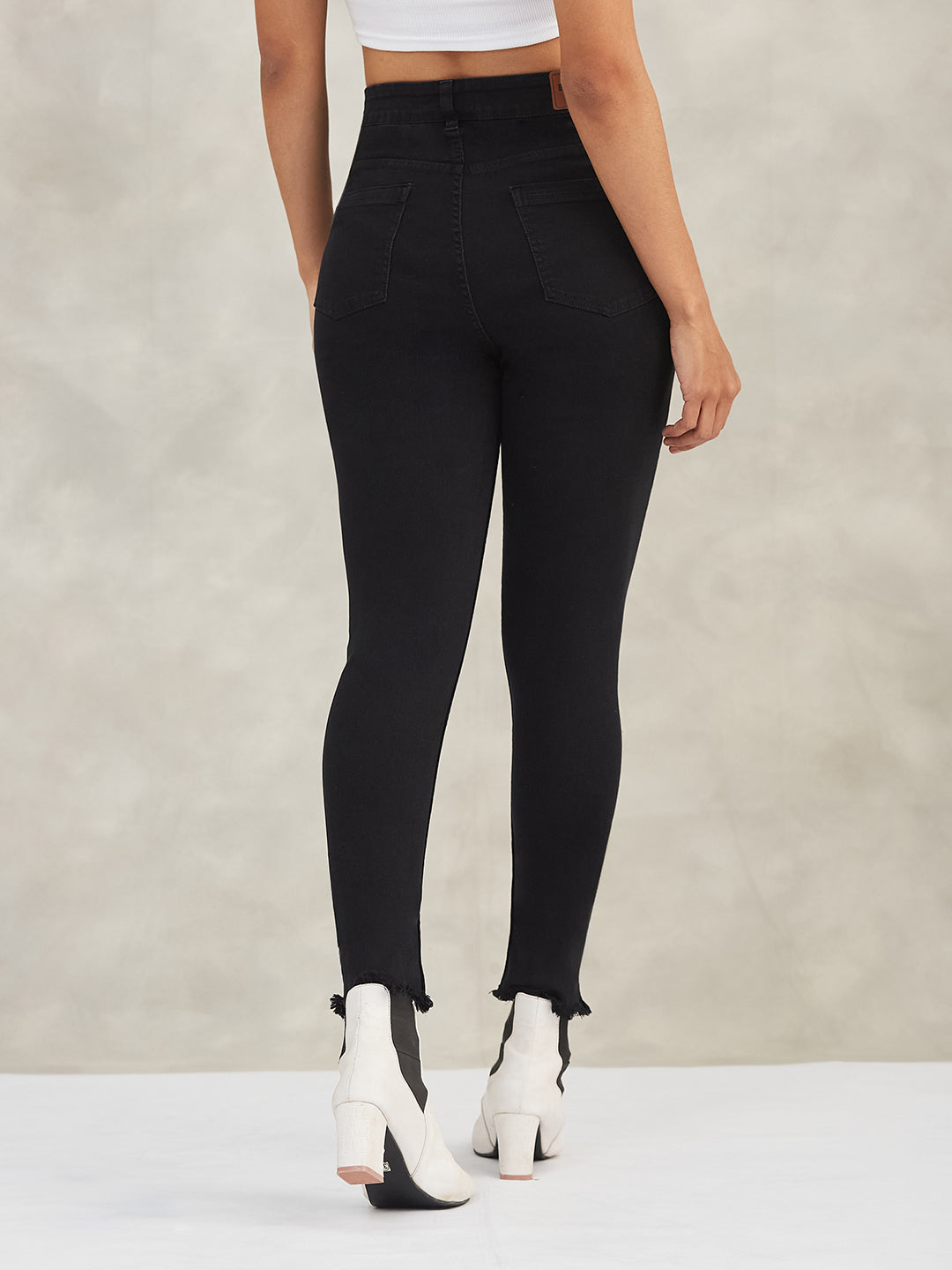 Women's Black Skinny High-Rise Cropped Fringed Hemline Solid Stretchable Denim Jeans