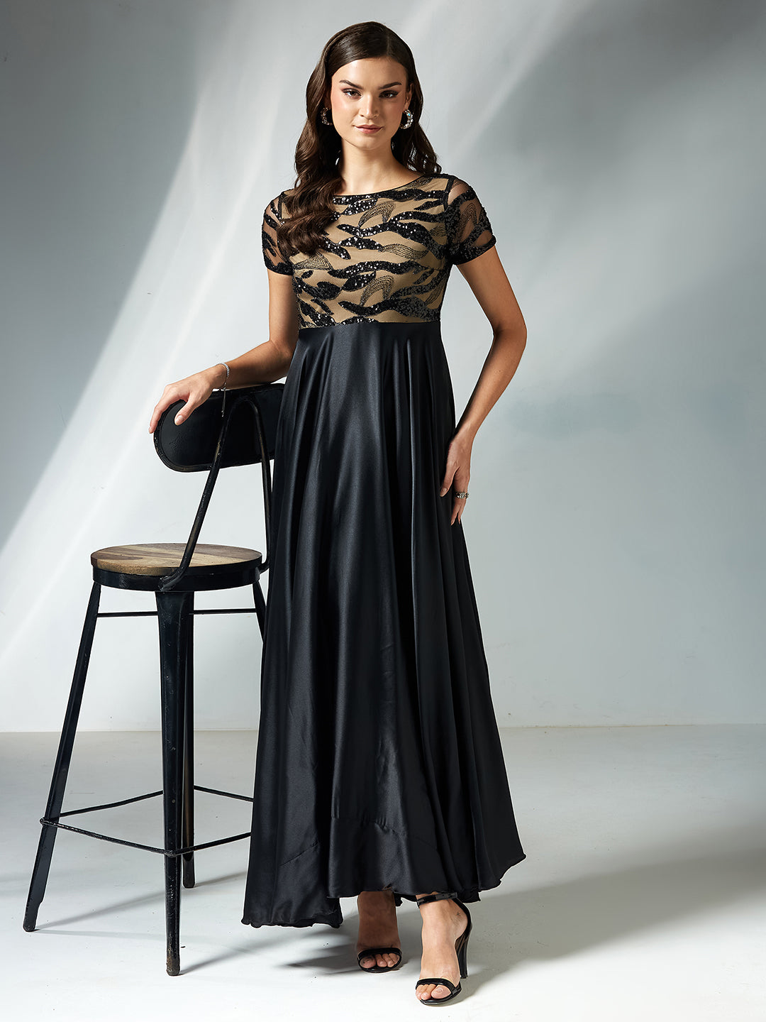 Women's Black Boat-Neck Short-Sleeve Abstract Fit & Flare Satin Maxi Dress