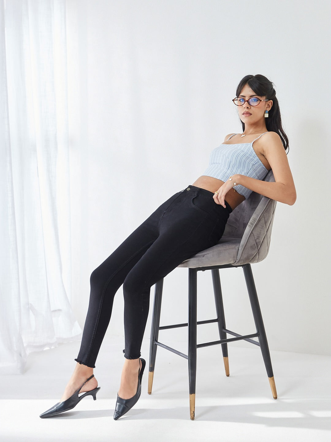 Black Skinny Fringed Detailing High Rise Clean Look Solid Cropped Stretchable Denim Jeans for Women