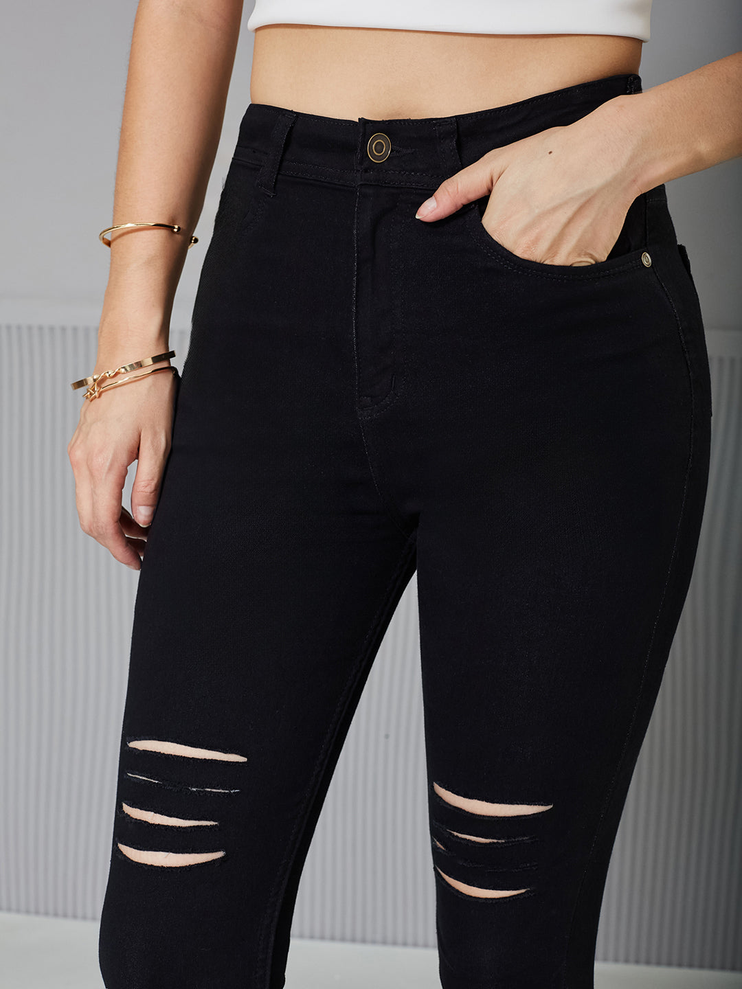 Women's Black Slim Fit High-Rise Regular-Length Mild Distressed Ripped Denim Stretchable Jeans