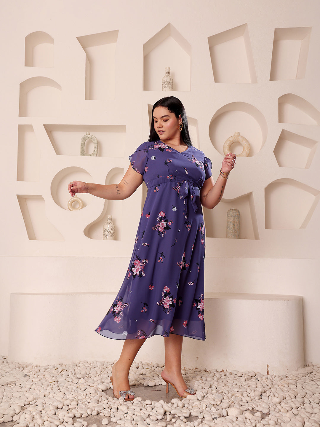 Body Bliss Multicolored Base Lavender V-Neck Short-Sleevedd Floral Pleated Midi Dress