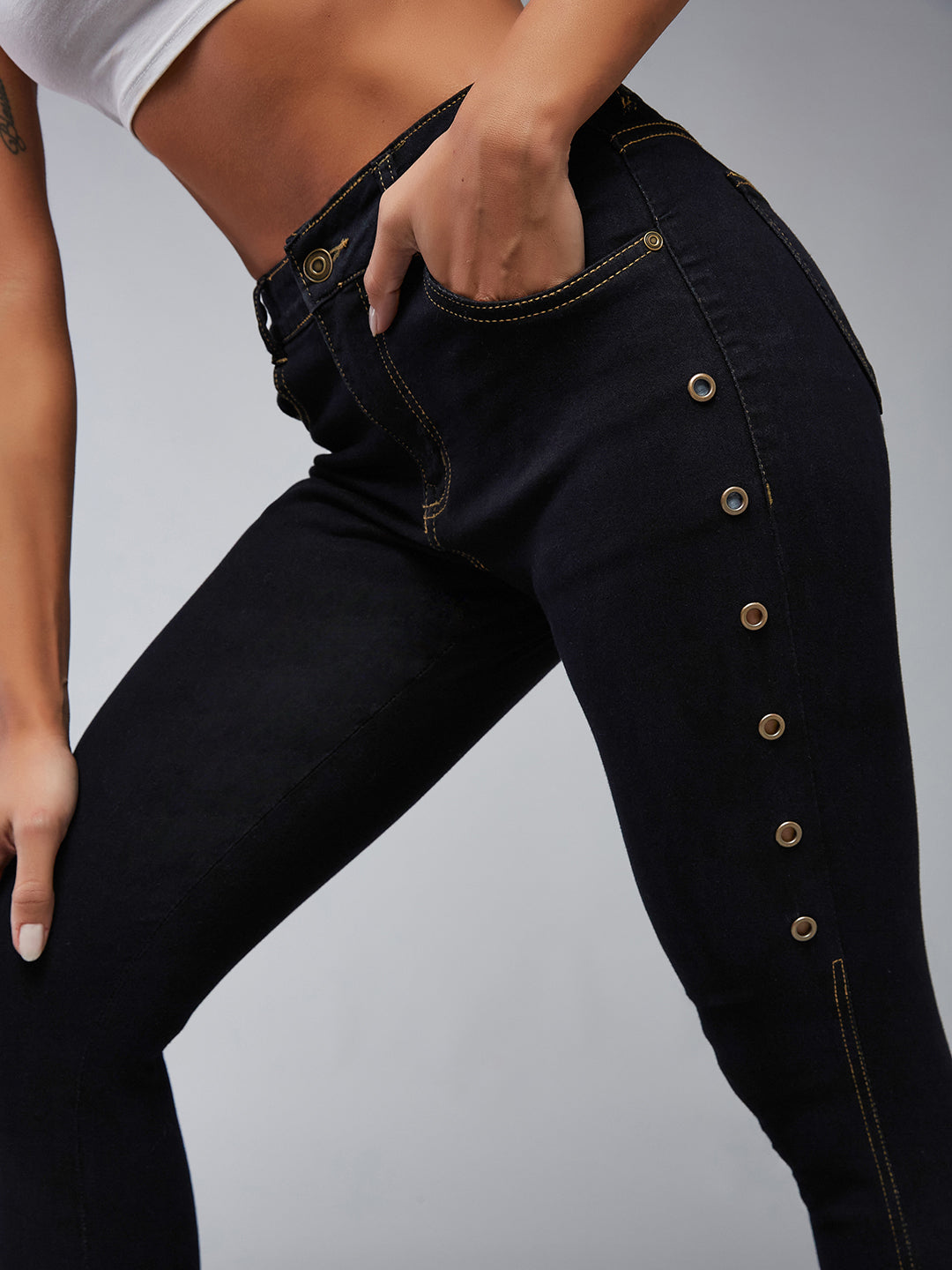Women's Black Skinny High-Rise Side-Slit Solid Eyelet Embellished Cropped-Length Stretchable Denim Jeans
