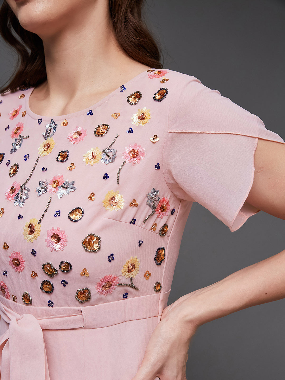 Women's Dusty Pink Round Neck Tulip Sleeve Embroidered Pleated Regular Jumpsuit