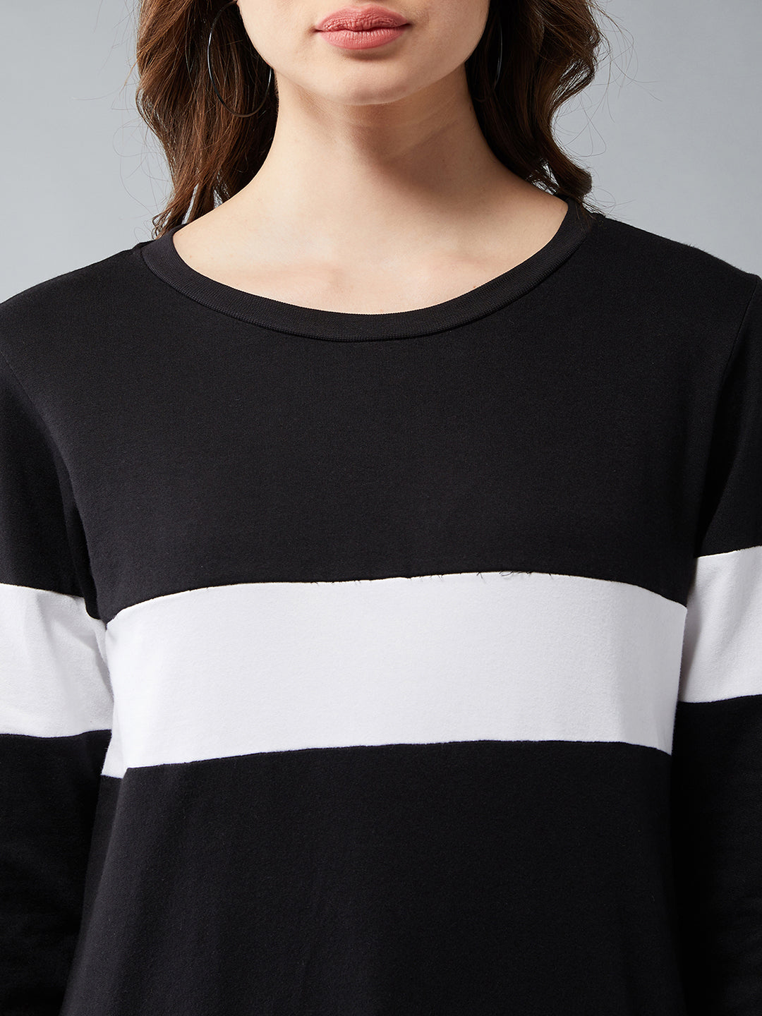 Women's Black Round Neck Full Sleeves Cotton Solid Boxy Colorblock Sweatshirt