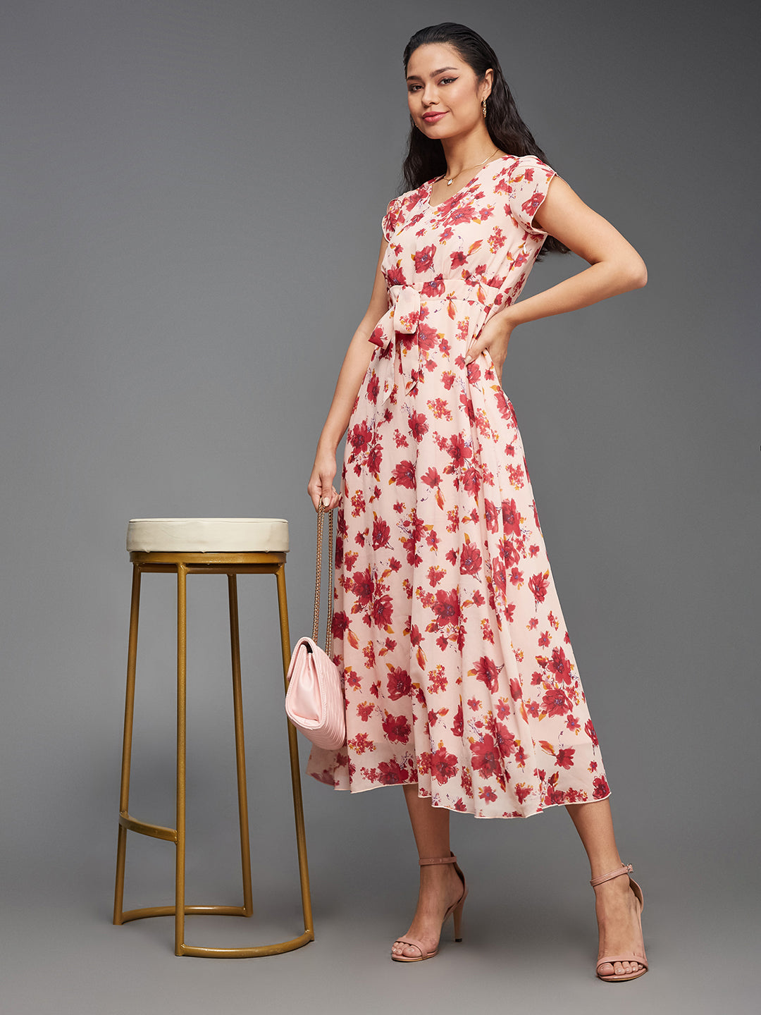 Women's Multicolored-Base-Light Pink V-Neck Short Sleeved Floral Pleated Midi Dress