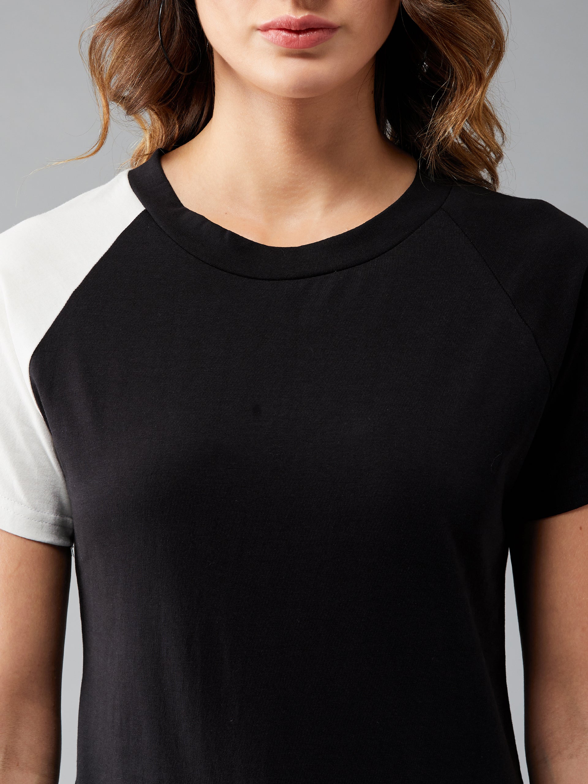 Women's Black and White Round Neck Short Sleeve Solid Basic Regular T-Shirt