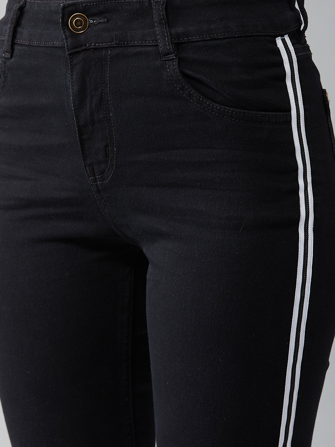 Women's Black Slim-Fit Mid-Rise Twill Tape Detailing Clean-Look Acid Wash Crop Length Stretchable Denim Jeans