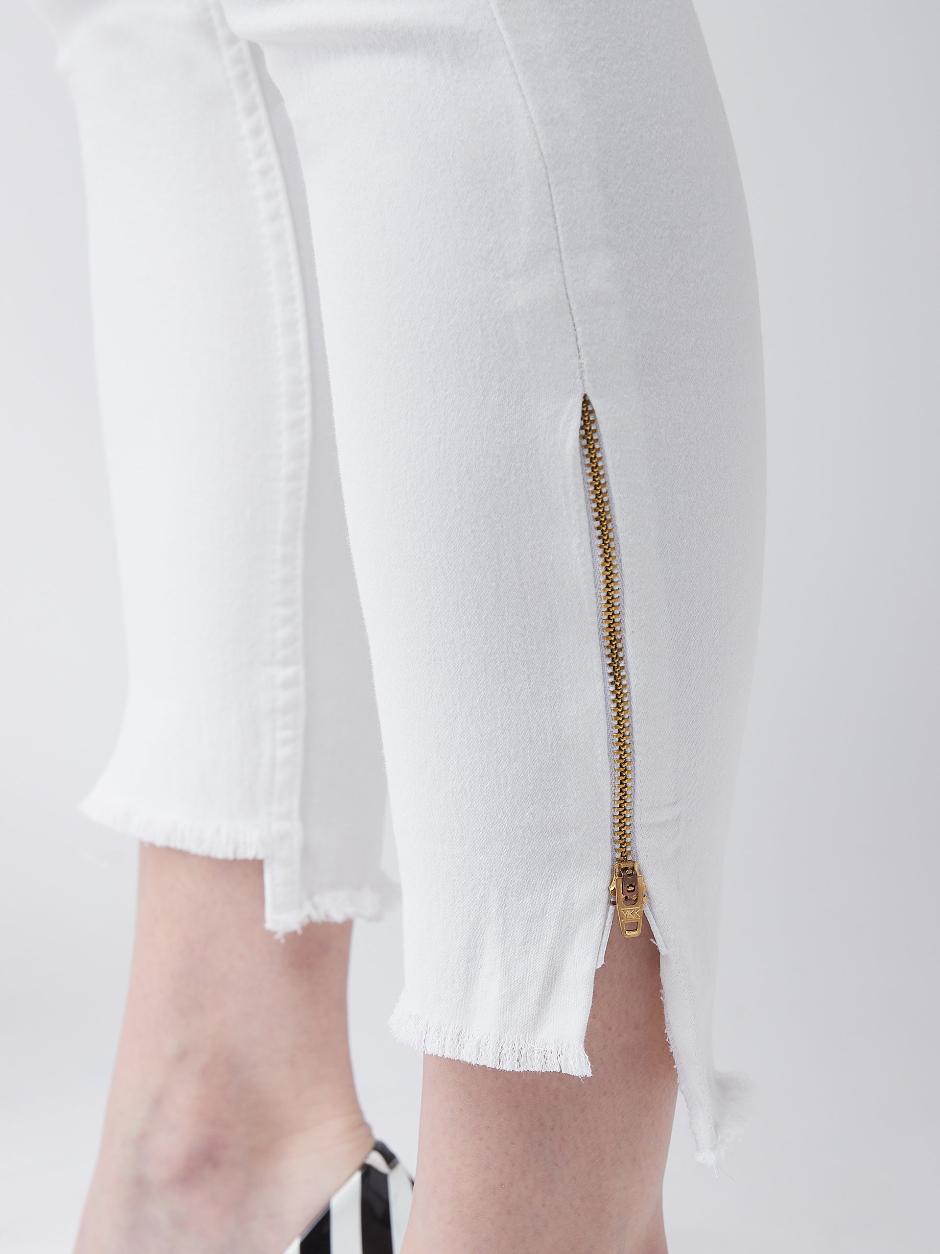 Women's White Skinny-Fit High-Rise Side-Slit Raw Edge Detailing Clean-Look Cropped Stretchable Denim Jeans