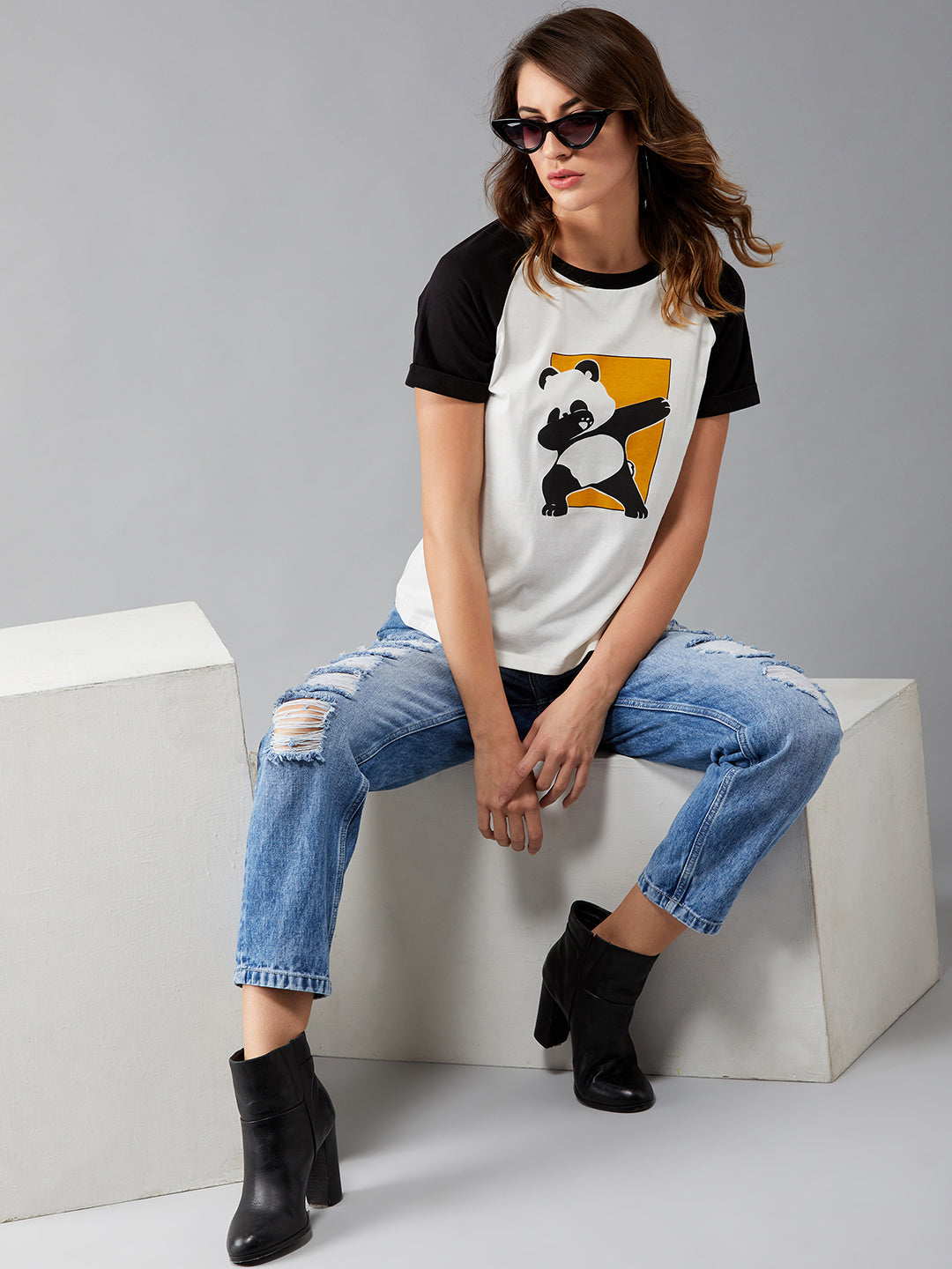 Women's White and Black Round Neck Short Sleeve Printed Basic Regular T-Shirt