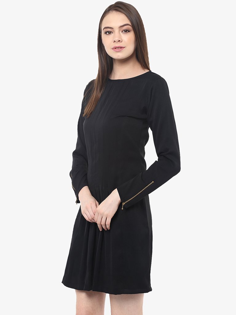 Women's Black Full sleeve Round Neck Solid Shift Mini Dress