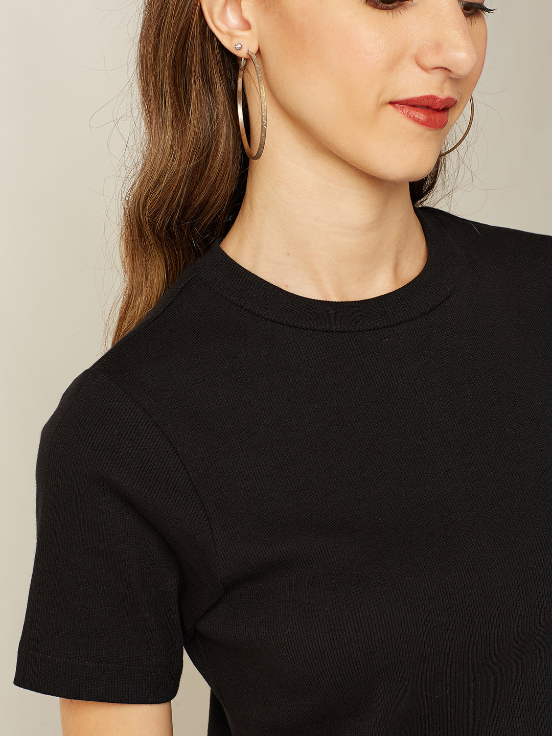 Women's Black Round Neck Short Sleeves Solid Ribbed Top
