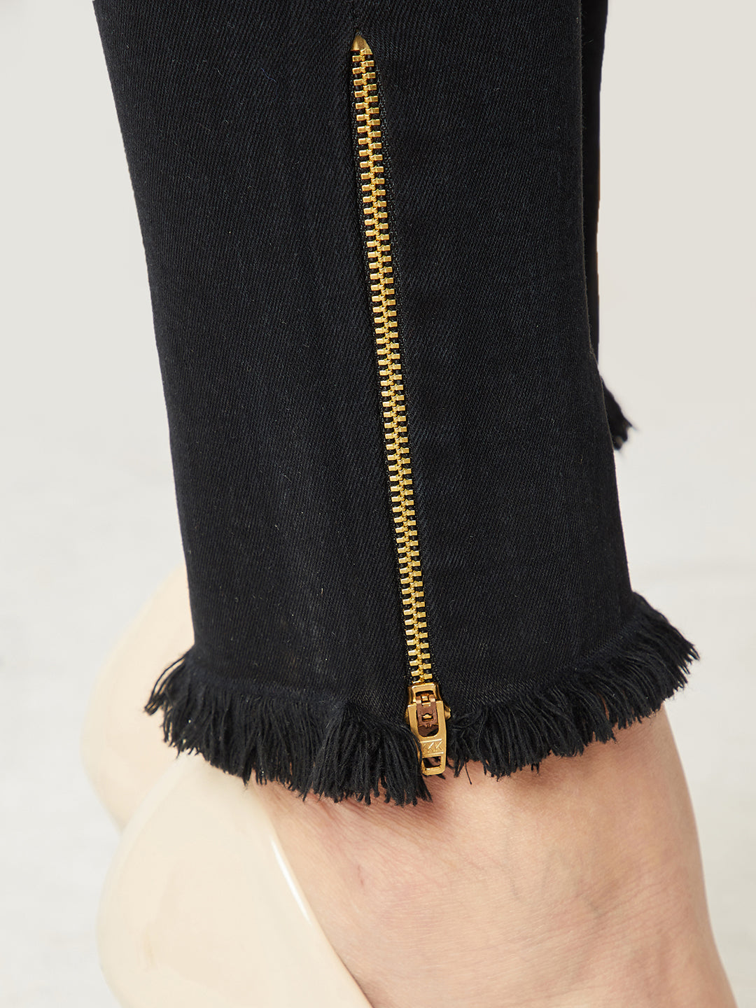 Women's Black Slim-Fit High-Rise Zipper And Raw Edge Detailing Stretchable Denim Jeans