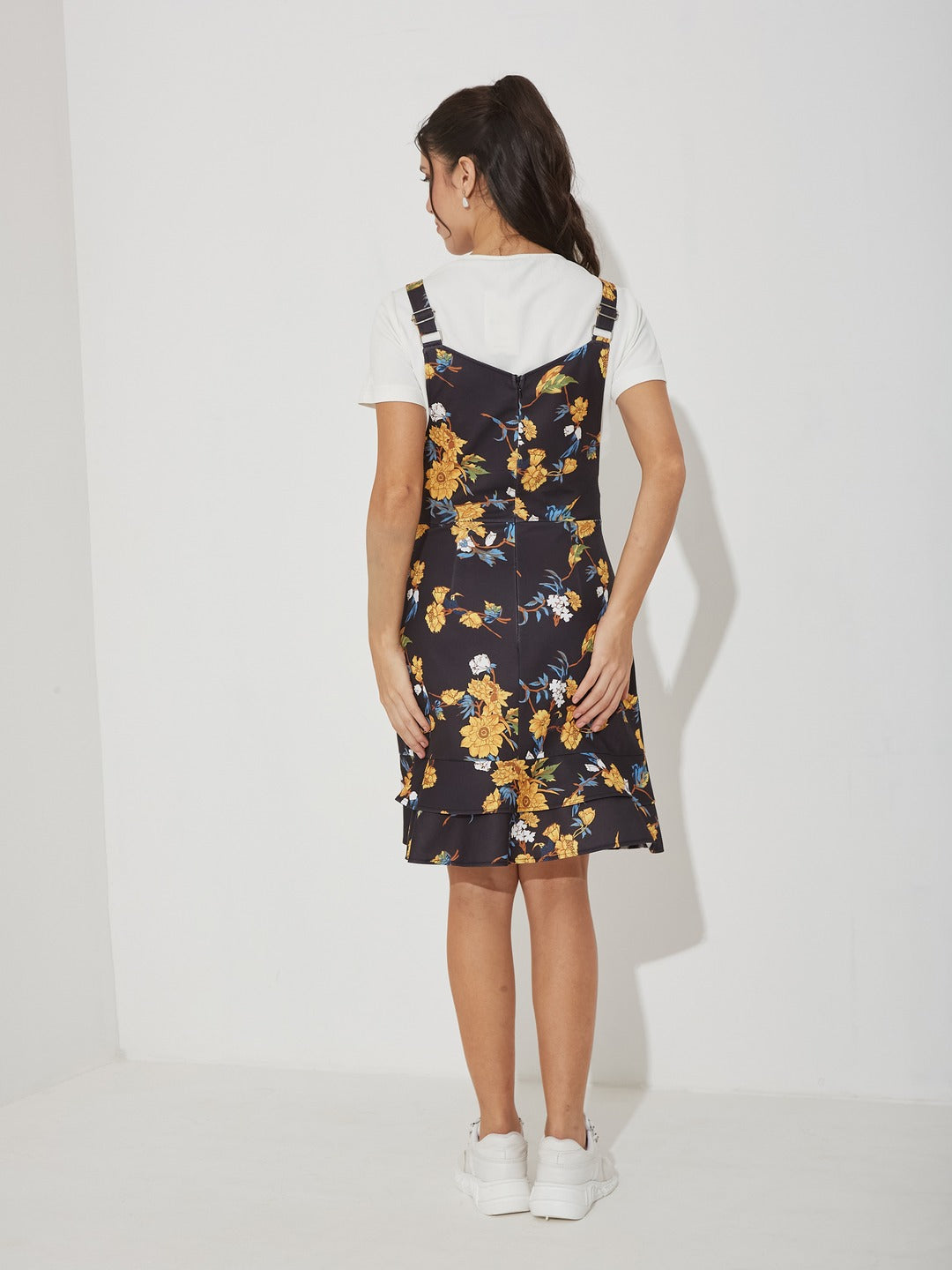Yellow And Black Round Neck Half Sleeve Floral Pinafore Dress Knee-Long Polyester Pinafore Co-Ord Set for Women