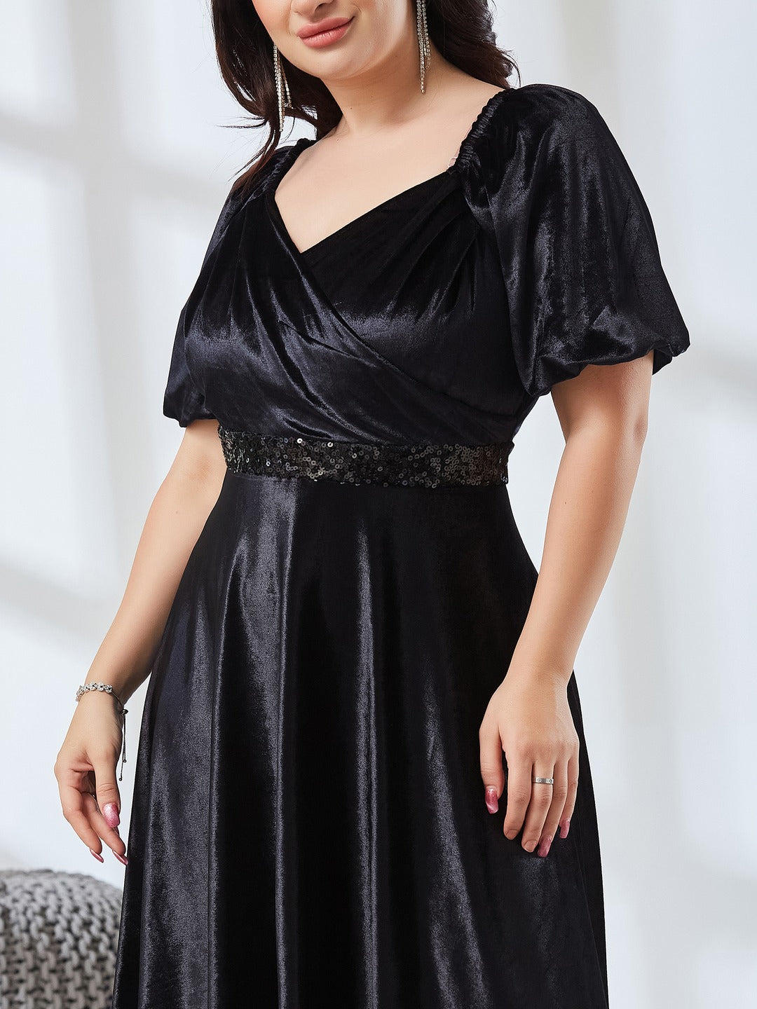 Black Sweetheart Neck Half Sleeve Solid Fit & Flare Midi Velvet Dress for Women