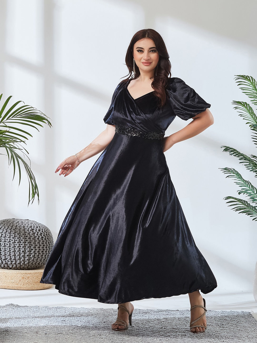 Black Sweetheart Neck Half Sleeve Solid Fit & Flare Midi Velvet Dress for Women