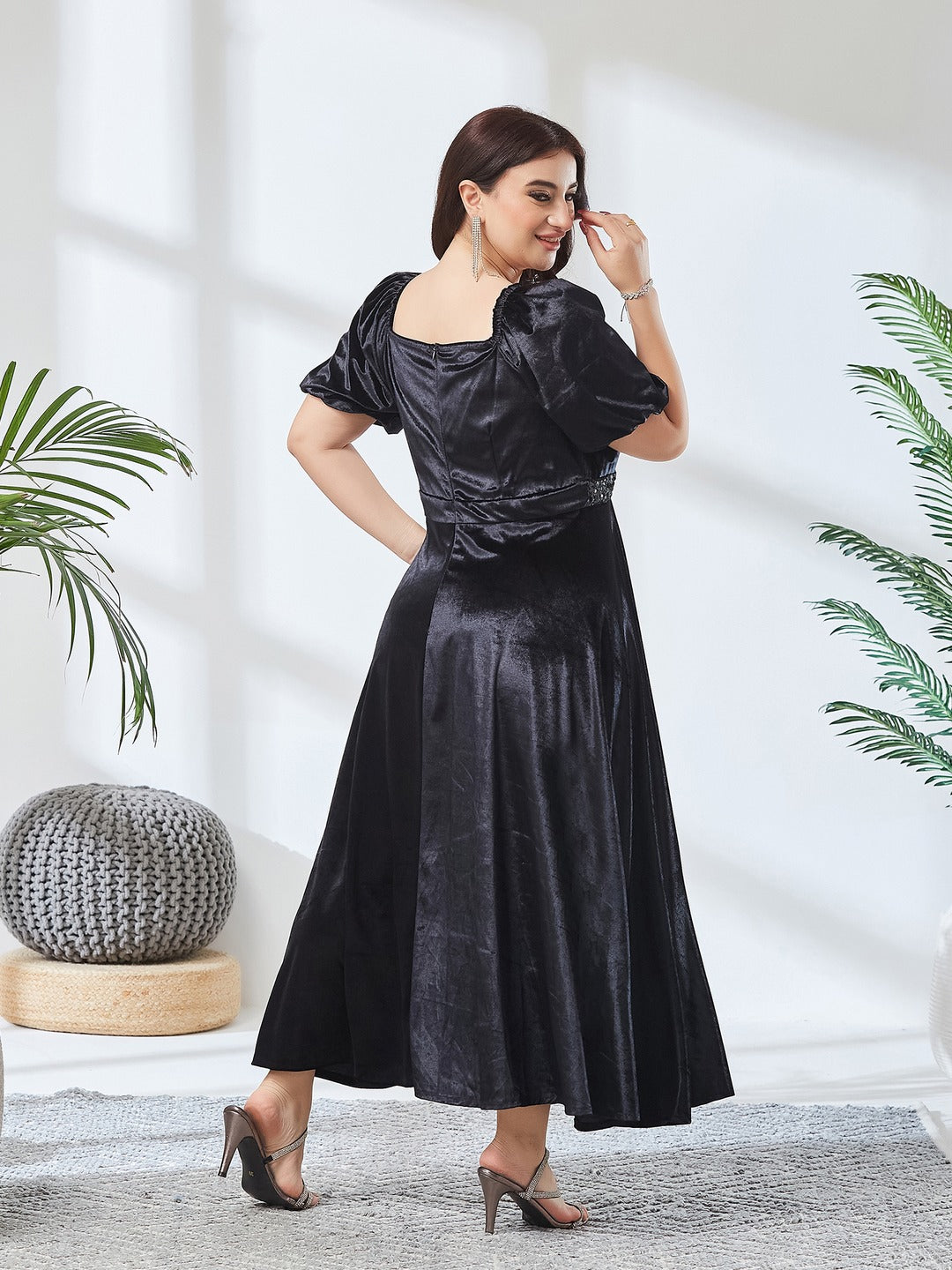Black Sweetheart Neck Half Sleeve Solid Fit & Flare Midi Velvet Dress for Women