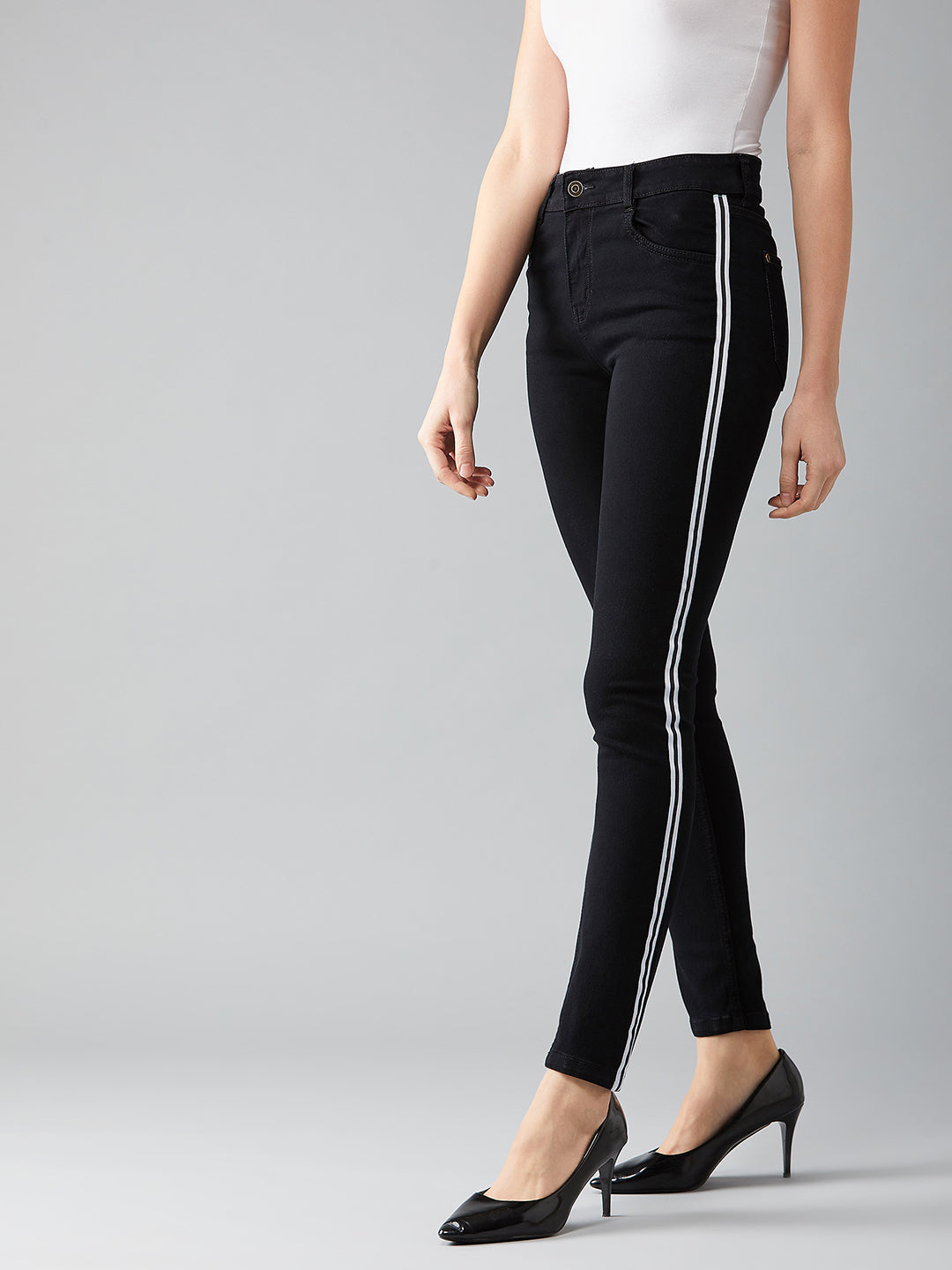 Women's Black Slim-Fit Mid-Rise Twill Tape Detailing Clean-Look Acid Wash Crop Length Stretchable Denim Jeans