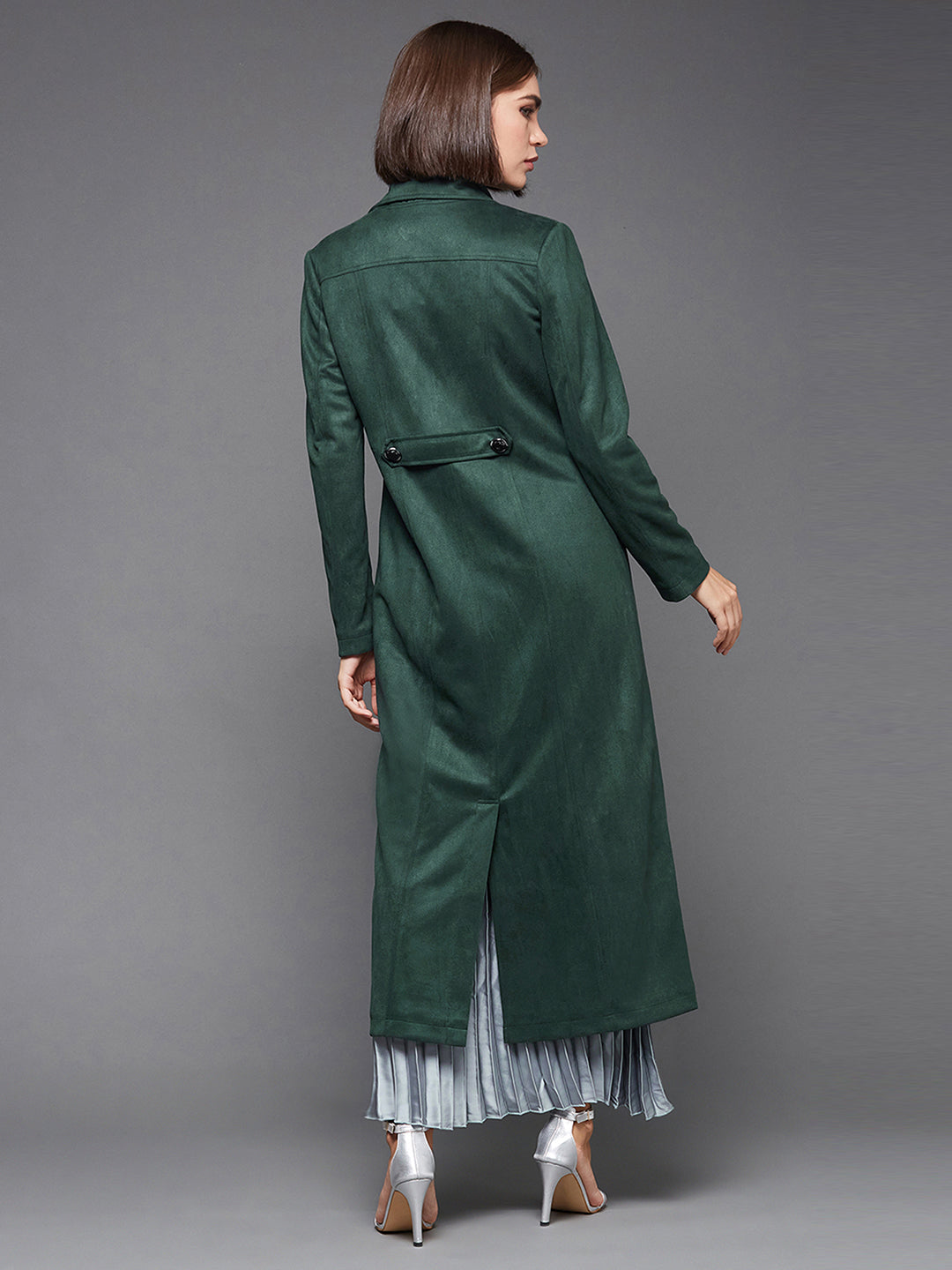 Women's Dark Green Solid V-Neck Full Sleeves Patched Pocketed Polyester Button Down Longline Winter Wear Blazer Jacket