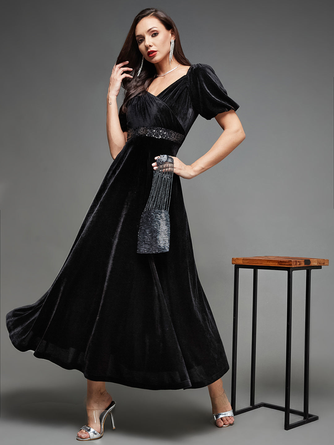 Women's Black Sweetheart Neck Half Sleeve Solid Fit & Flare Midi Velvet Dress