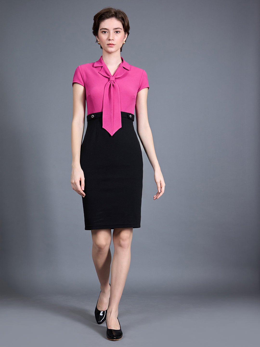 Women's Magenta & Black Collared Short Sleeves Solid Bodycon Mini Dress