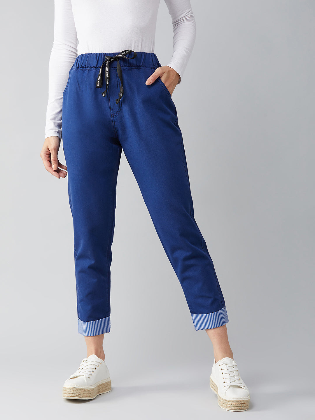 Women's Navy blue Regular Mid Rise Clean Look Cropped Denim Joggers