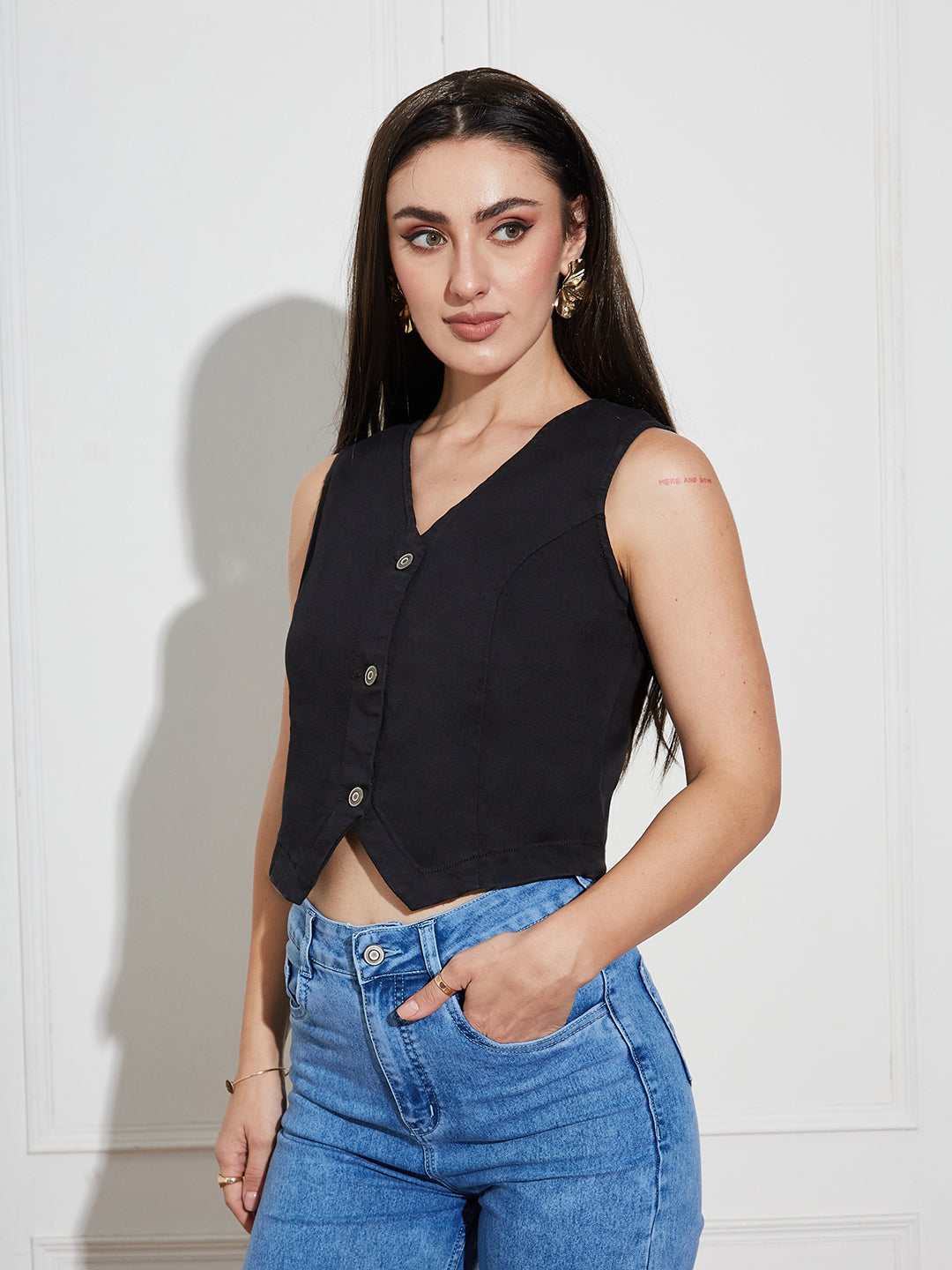 Women's Black V-Neck Sleeveless Solid Waistcoat-Styled Cropped Denim Top