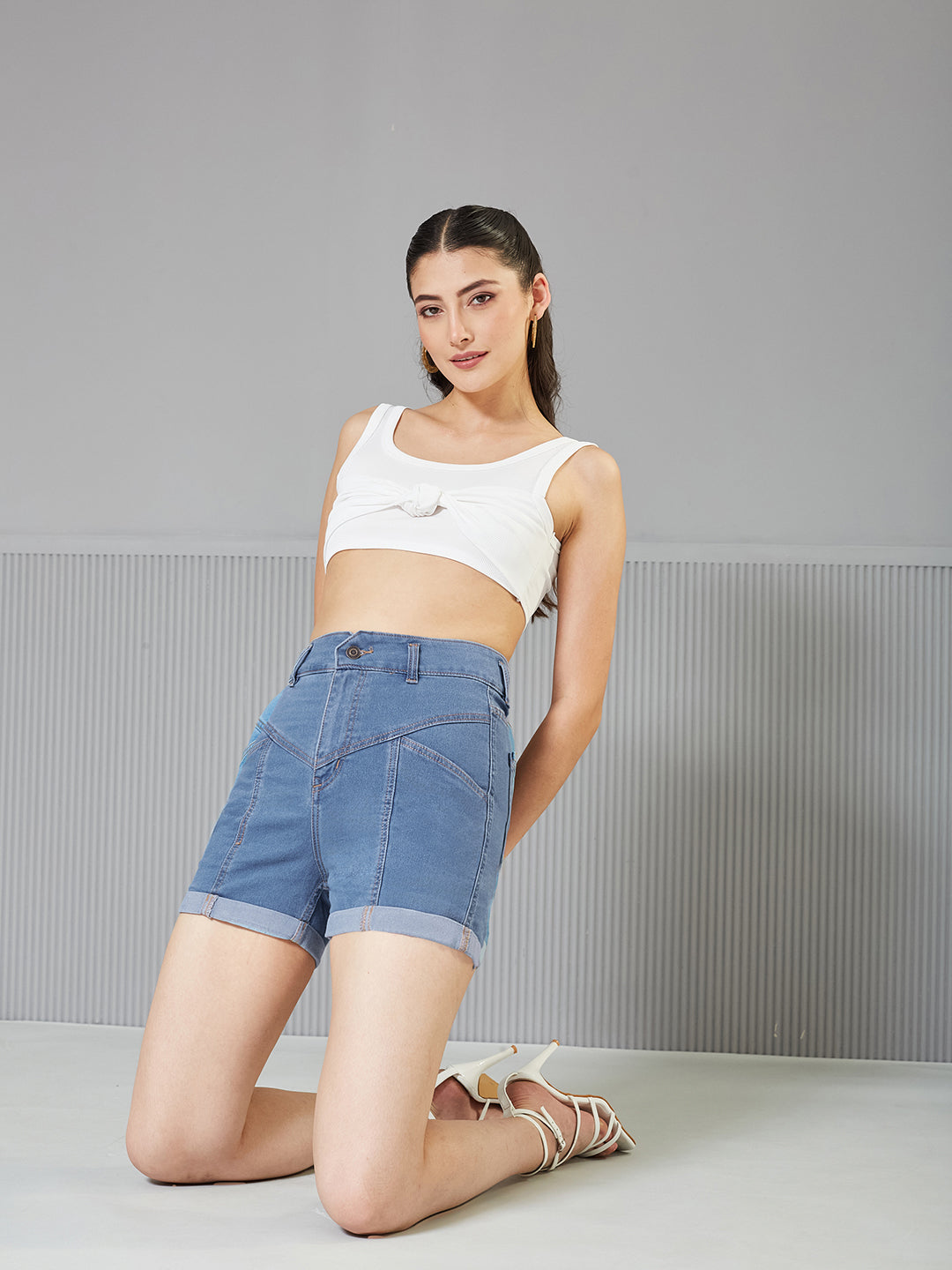 Women's Blue Relaxed-Fit High-Rise Clean-Look Stretchable Blue Denim Shorts