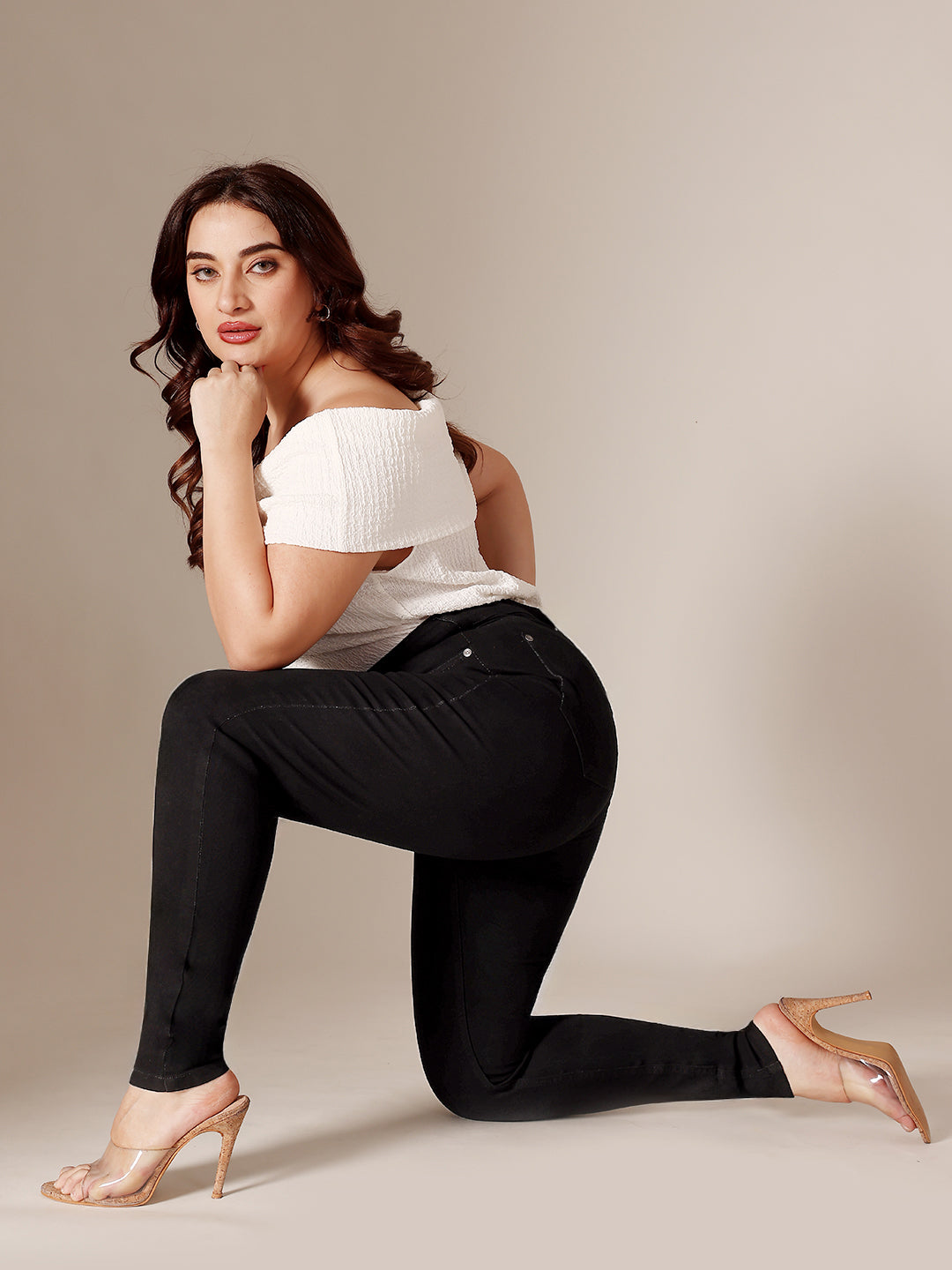 Black Skinny Fit High Rise Clean Look Regular Length Clean Look Stretchable Denim Jeans for Women