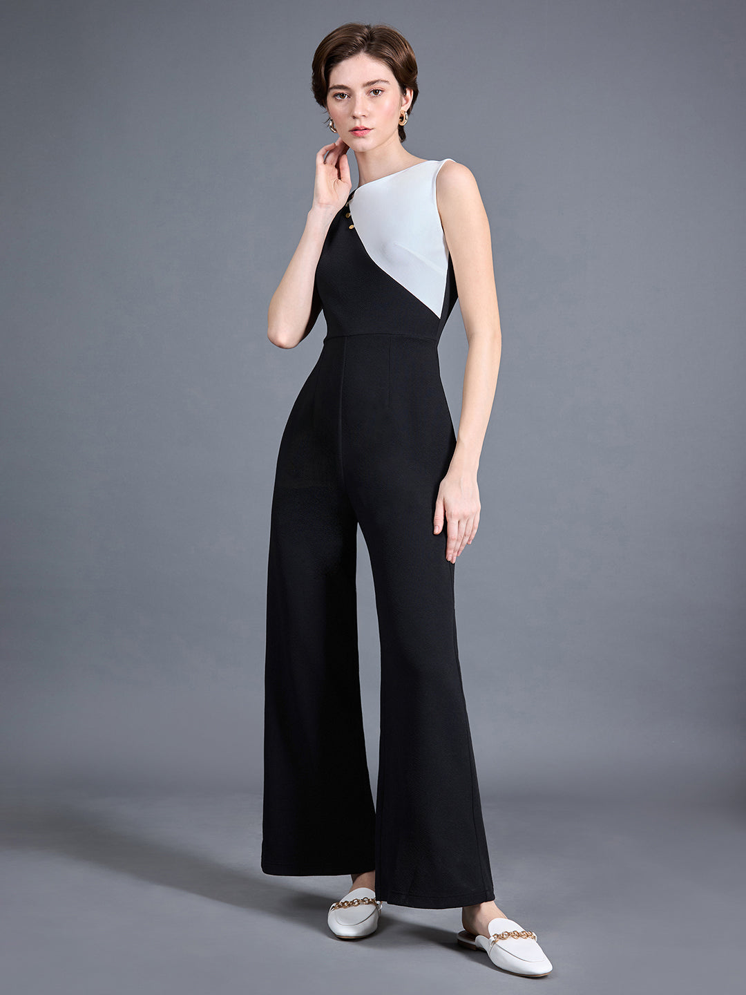 Women's Off-White & Black Asymmetric Sleeveless Polyknitted Solid Color-Block/Paneled Regular Length Jumpsuit