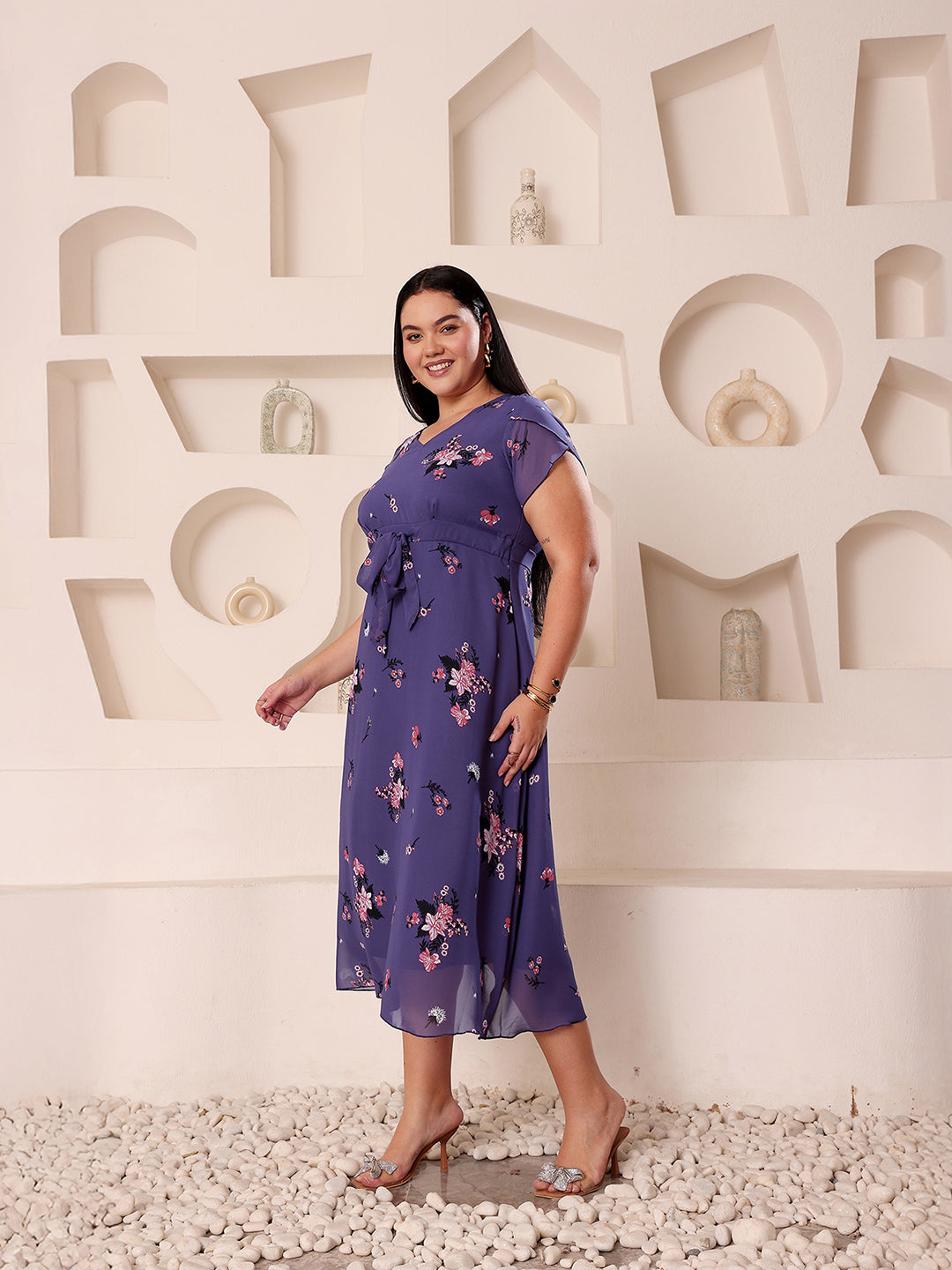 Body Bliss Multicolored Base Lavender V-Neck Short-Sleevedd Floral Pleated Midi Dress