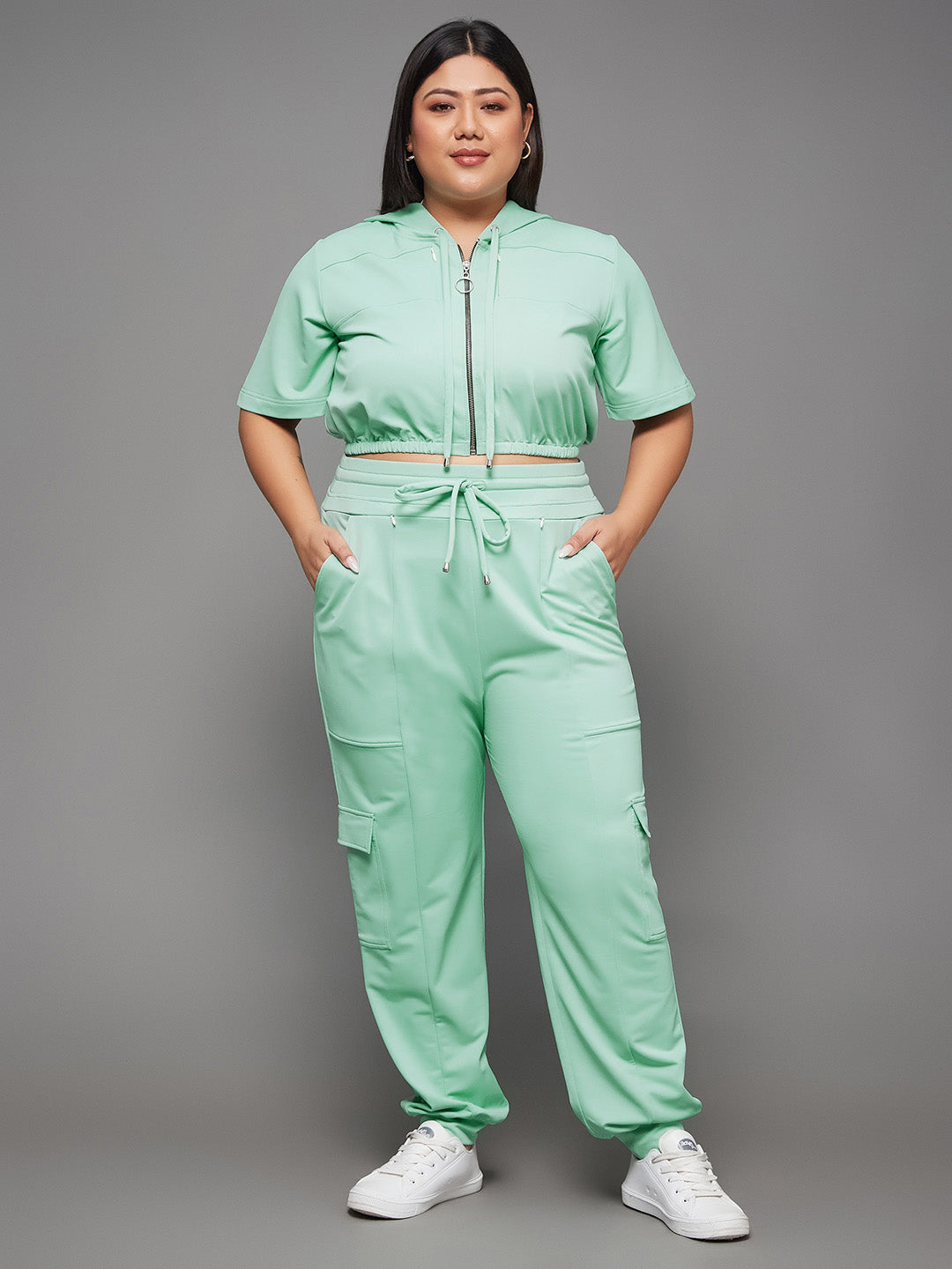 Women's Mint Round Short Polyester Solid Crop Regular Co-ord Set