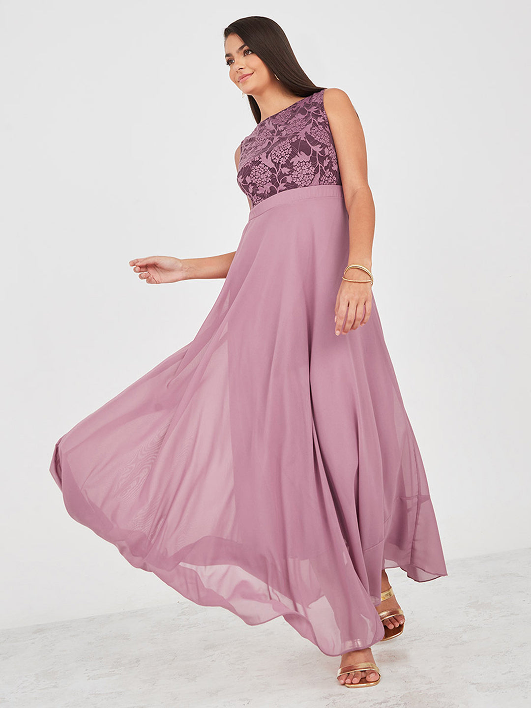 Women's Lavender Round-Neck Sleeveless Solid Lace Overlaid Maxi Dress