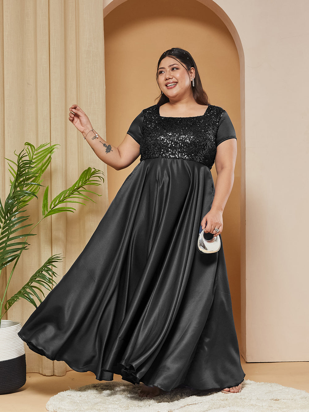 black polyester dress Square-Neck Short-Sleeves Embellished Fit & Flare Maxi for Women Size:X-Large/17-17.5 Neck/32-33 Sleeve Knits The fitted bodice and Chic Black White Sweetheart