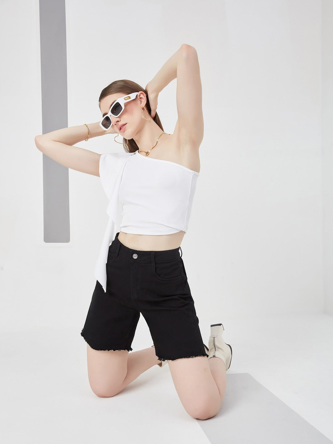 Black Regular high-rise Above Knee Stretchable Denim Shorts for Women