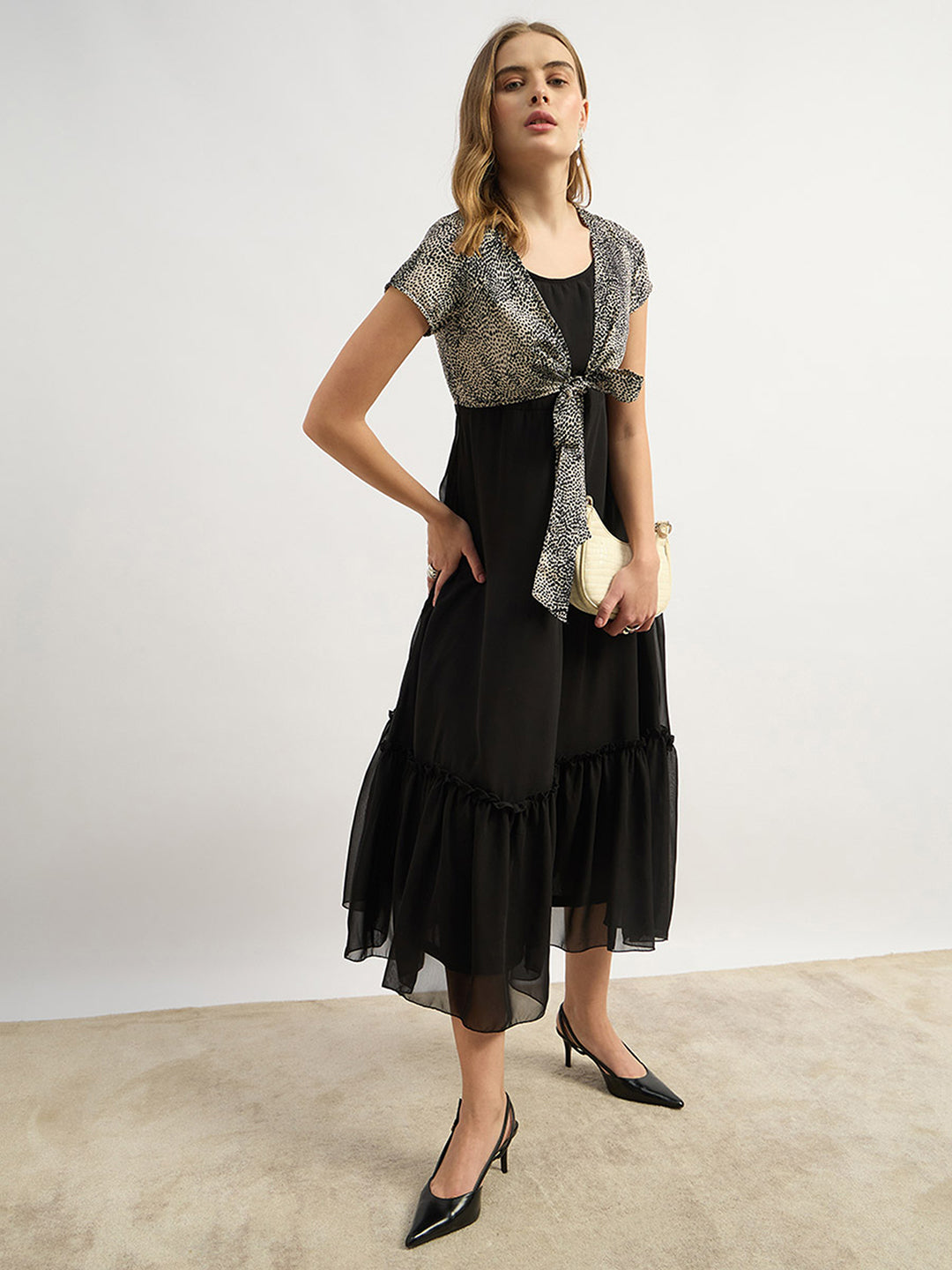 Women's Black Tapered Short Sleeve Animal Tie-Up Midi Dress