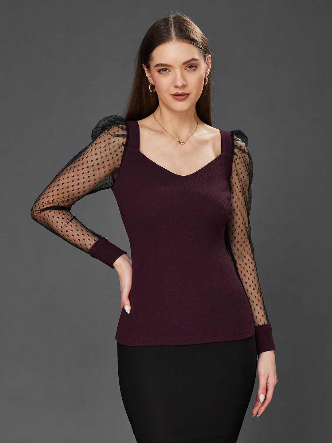 Crease Ease Women's Dark Purple & Black Solid V-Neck Full Sleeve Relaxed Fit Regular Top