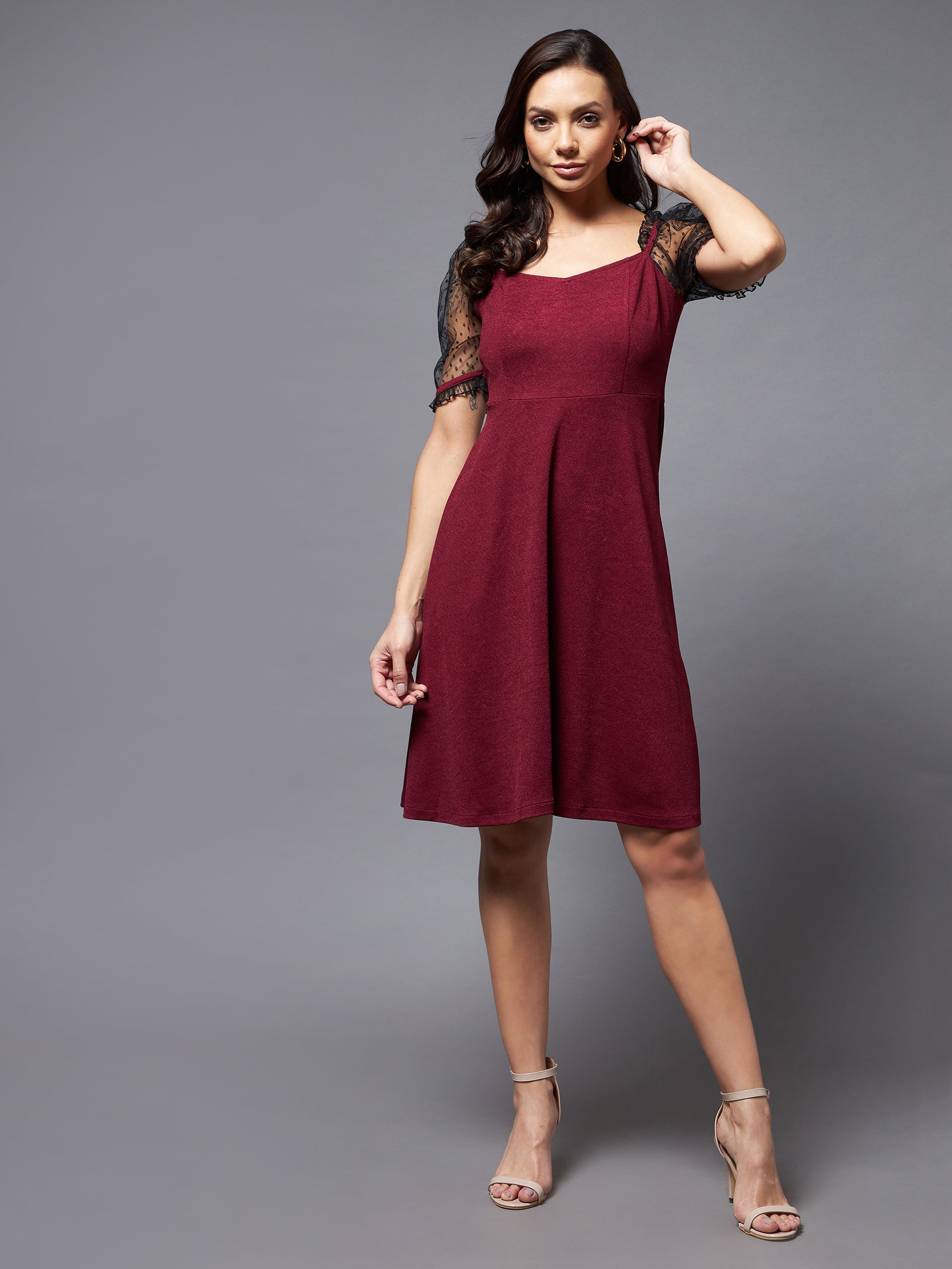 Crease Ease Women's Maroon & Black Solid V-Neck Half Sleeve Relaxed Fit Knee-Long Dress