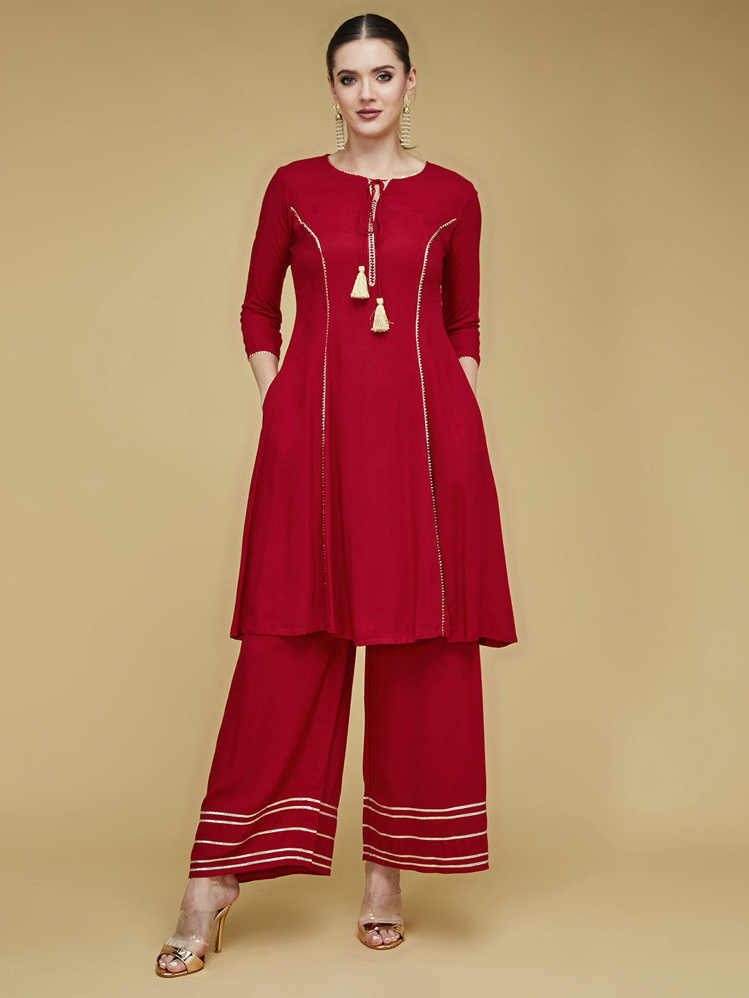 Women's Maroon Solid Round Neck 3/4th Sleeve Side Pocketed Georgette Panelled Kurta Set