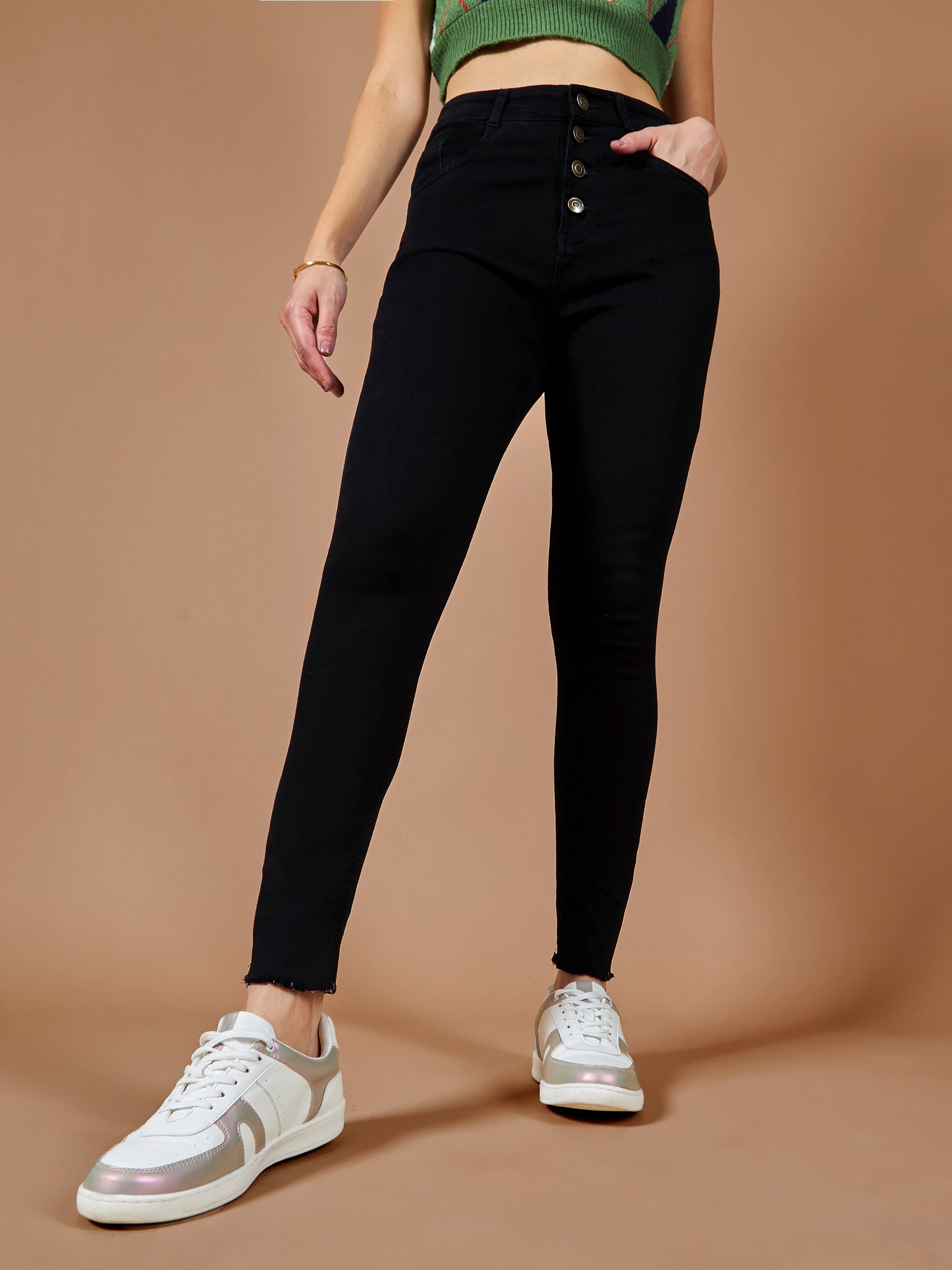 Women's Black Skinny High Rise Clean Look Cropped Fringed Hemline Solid Stretchable Denim Jeans