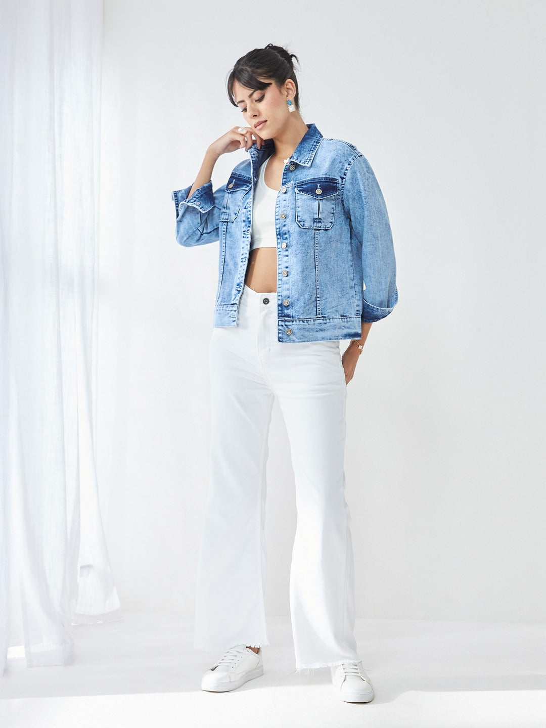 Light Blue Collared Full Sleeves Solid Buttoned Denim Jacket for Women