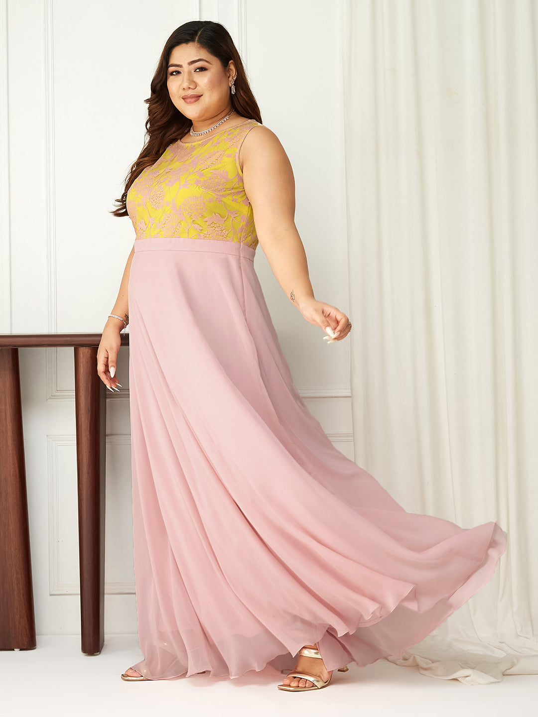 Women's Dusty Pink Boat Neck Sleeveless Lace Maxi Dress