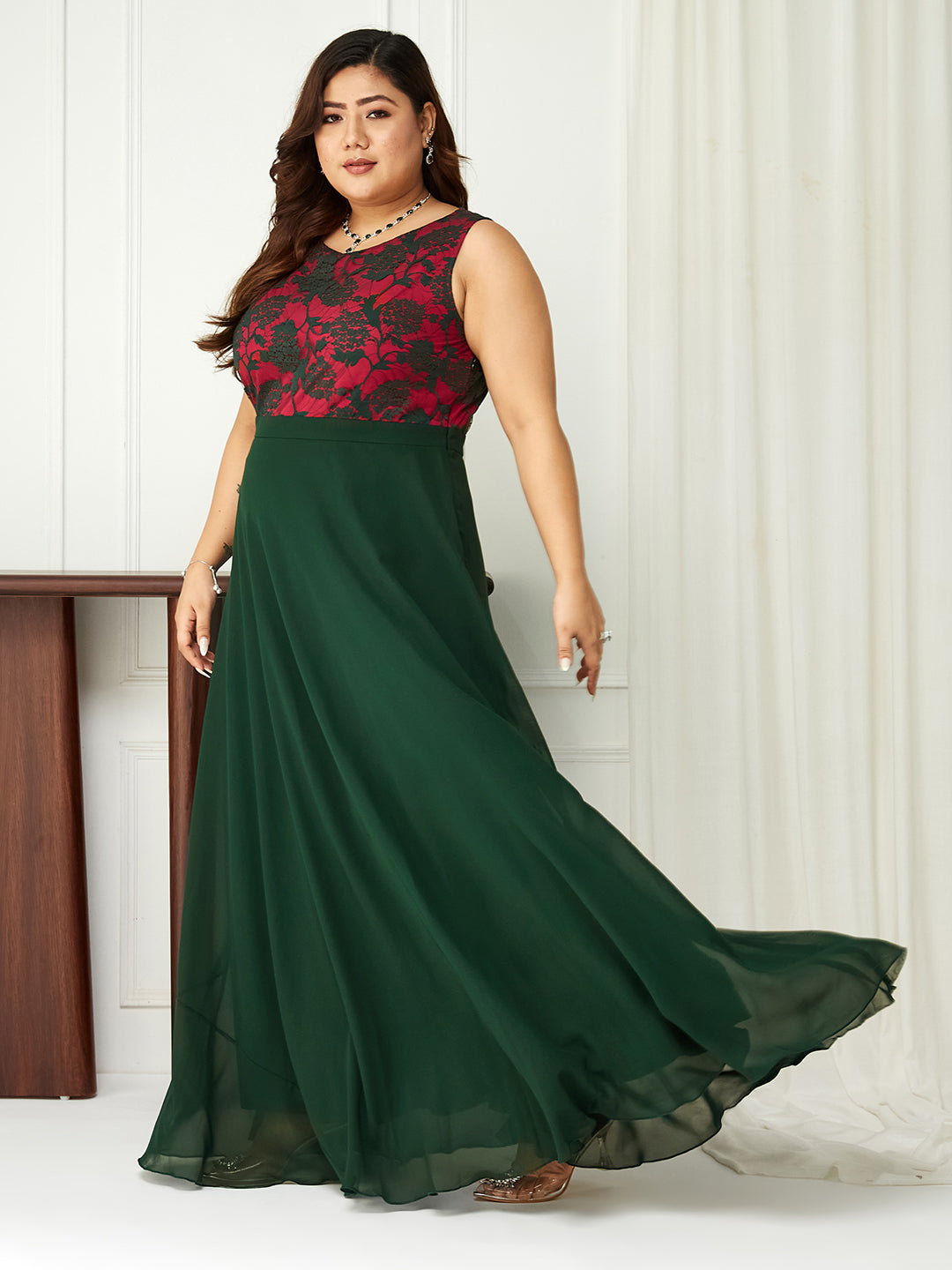 Women's Dark Green Round Neck Sleeveless Lace Fit & Flare Maxi Dress