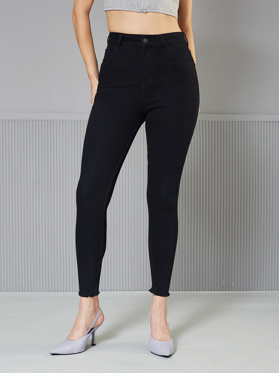 Black Skinny-Fit Fringed Detailing High-Rise Solid Cropped Stretchable Denim Jeans for Women